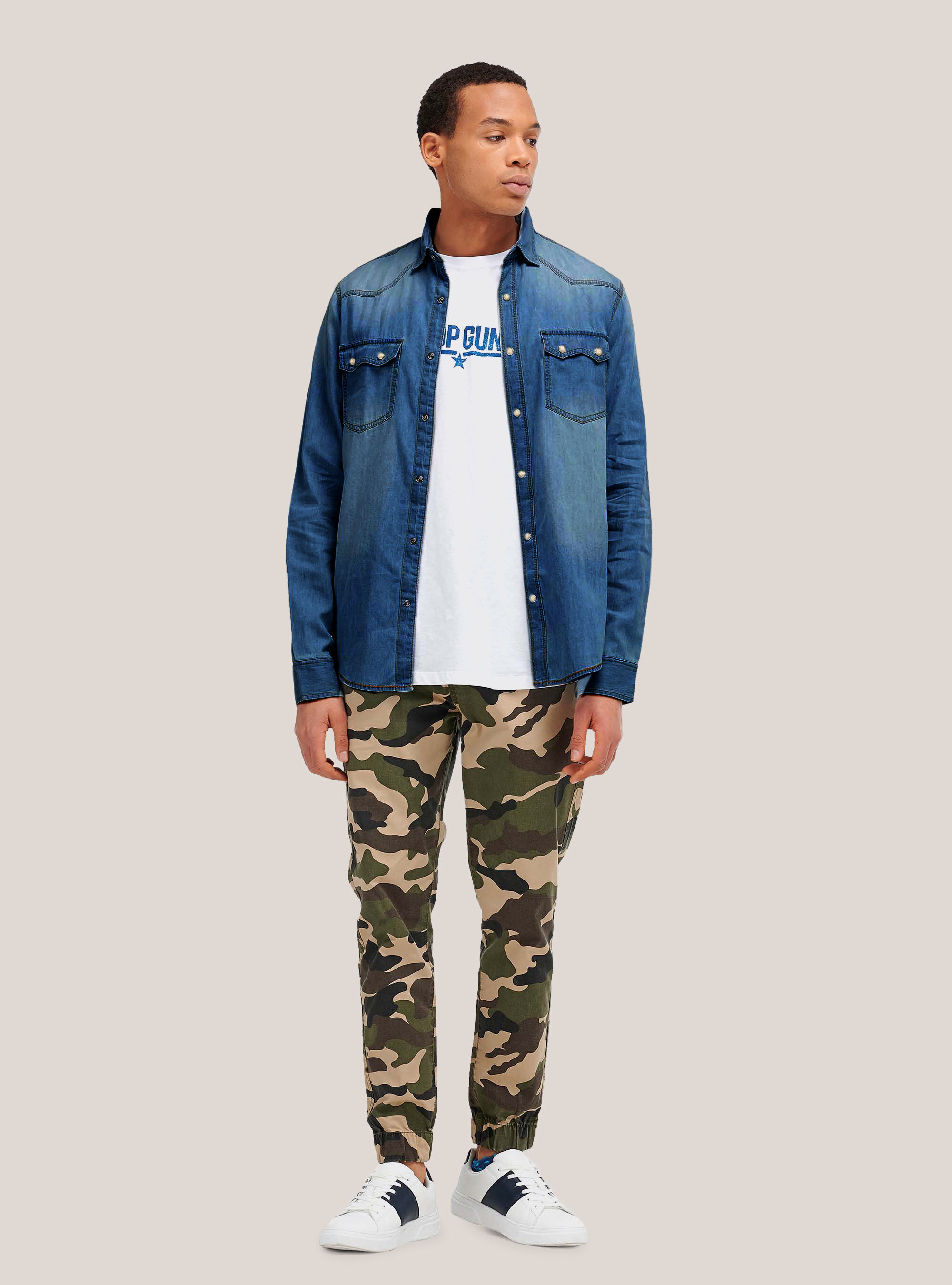 Slim-Fit-Jeanshemd mit Brusttaschen, C220 BLUE