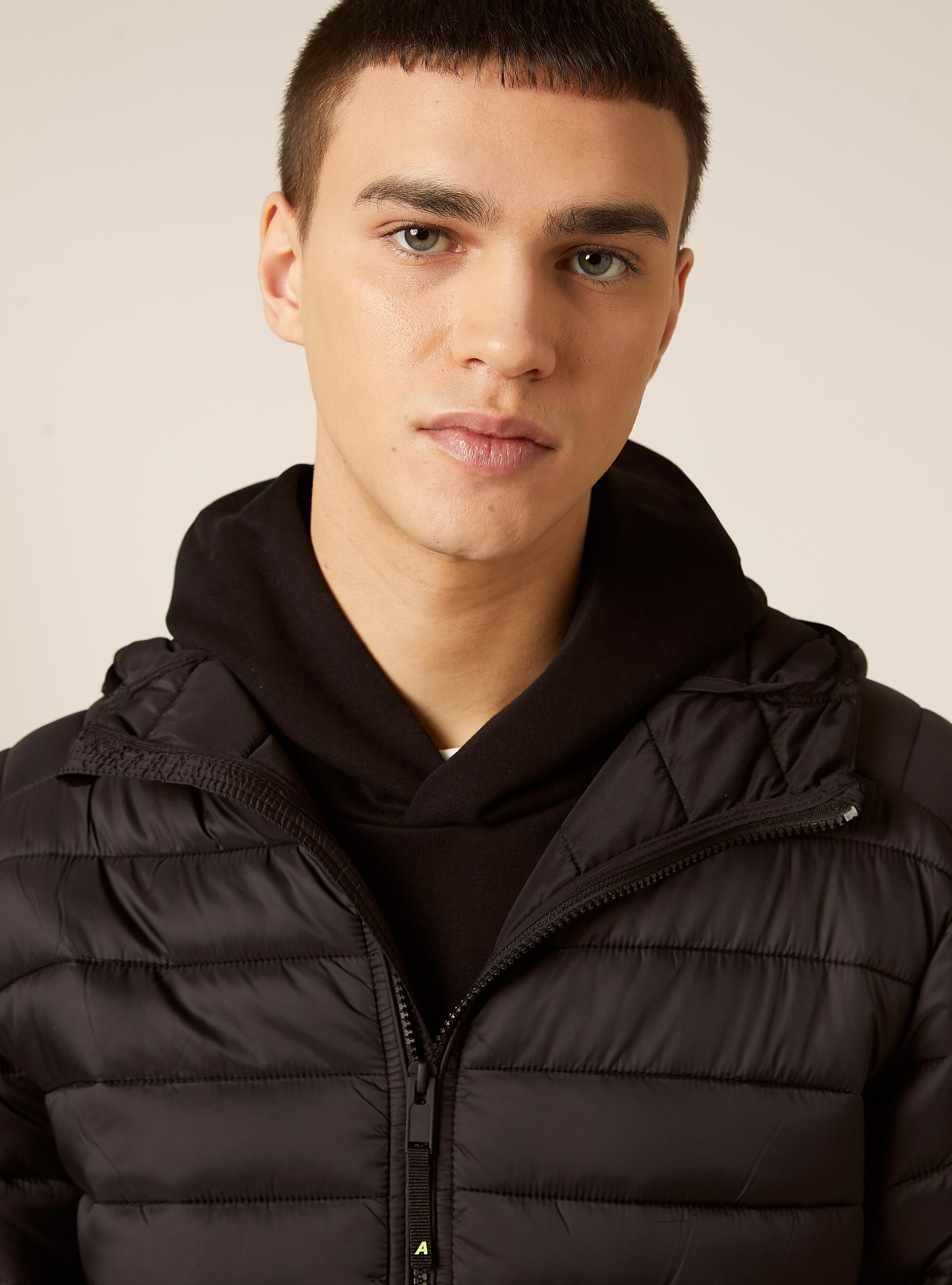 Piumino leggero con cappuccio, BK1 BLACK