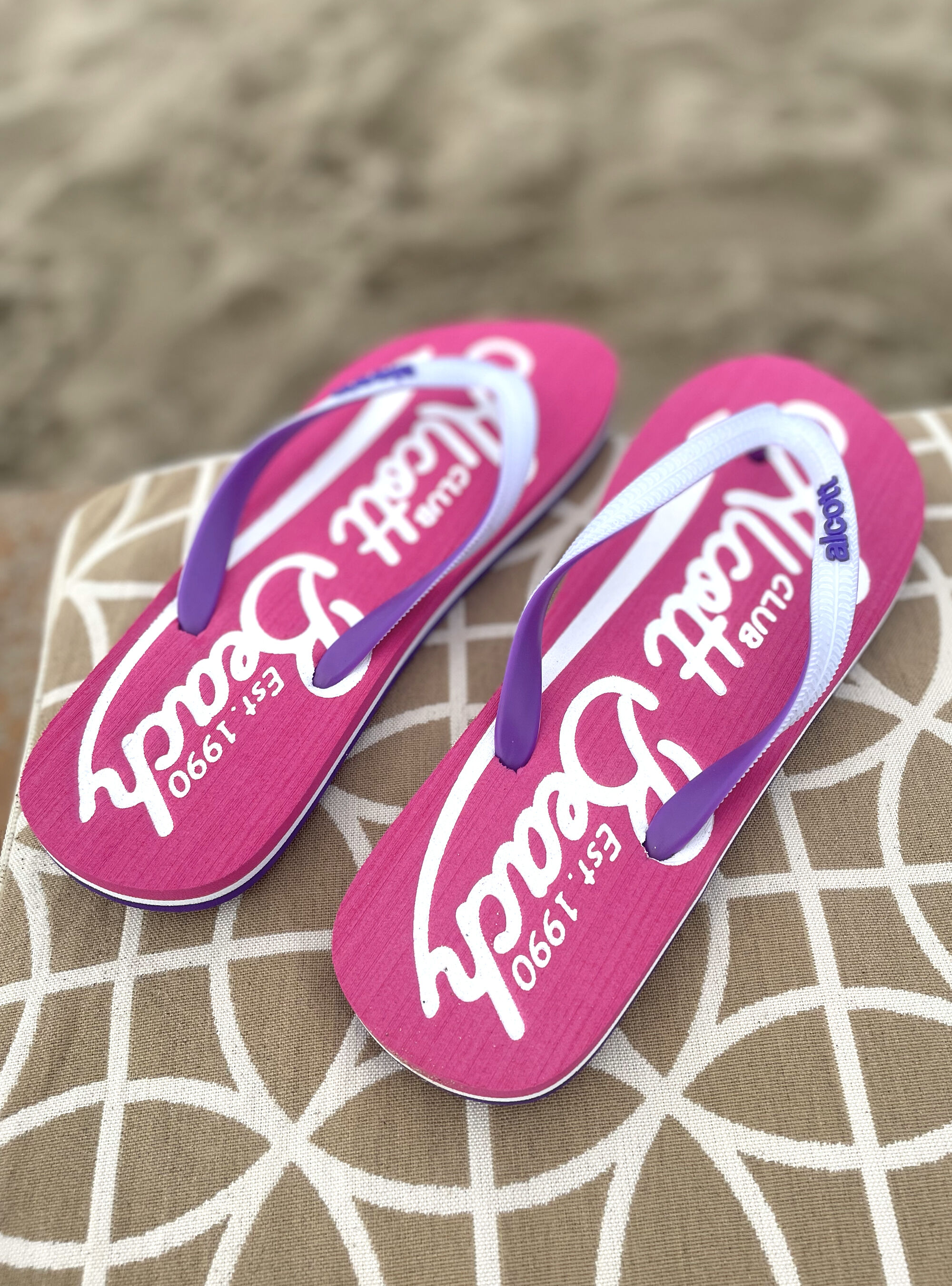Flip-flops with logo, FUXIA