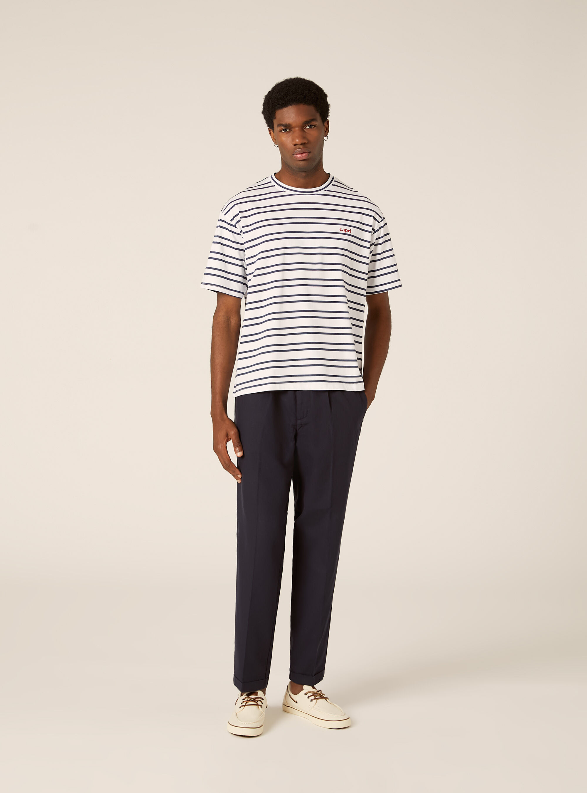 T-shirt boxy a righe con stampa capri