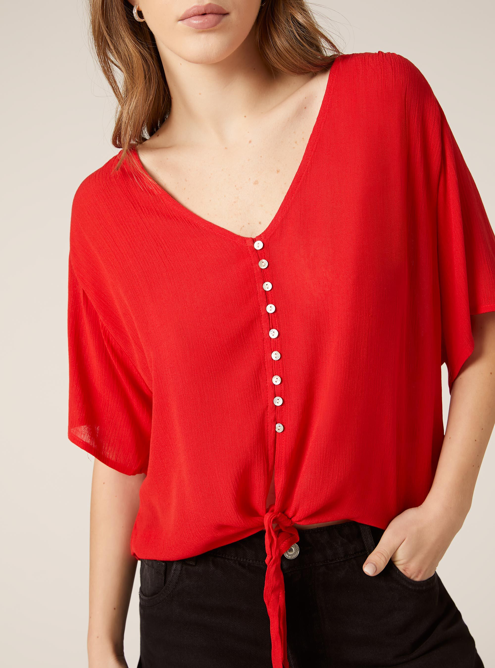 Camisa de color liso con cuello de pico y nudo en la cintura, RD2 RED MEDIUM