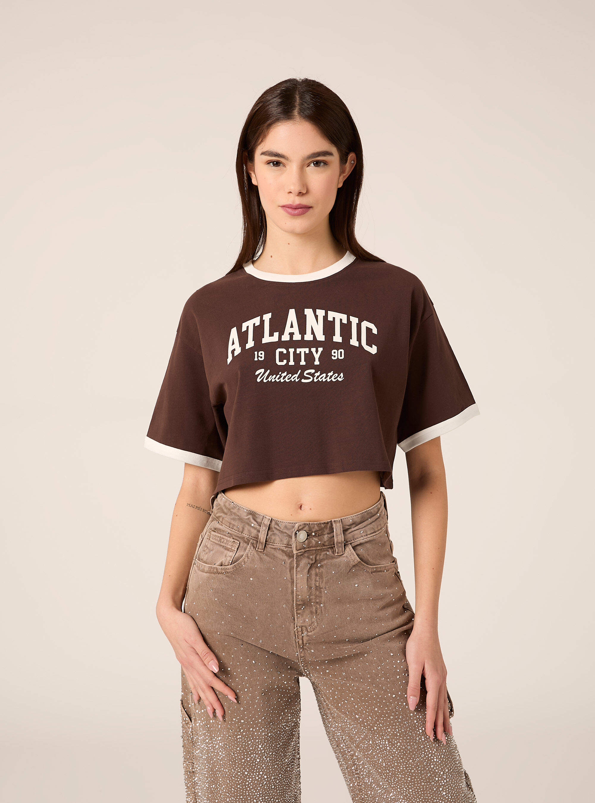 T-shirt crop stampa college