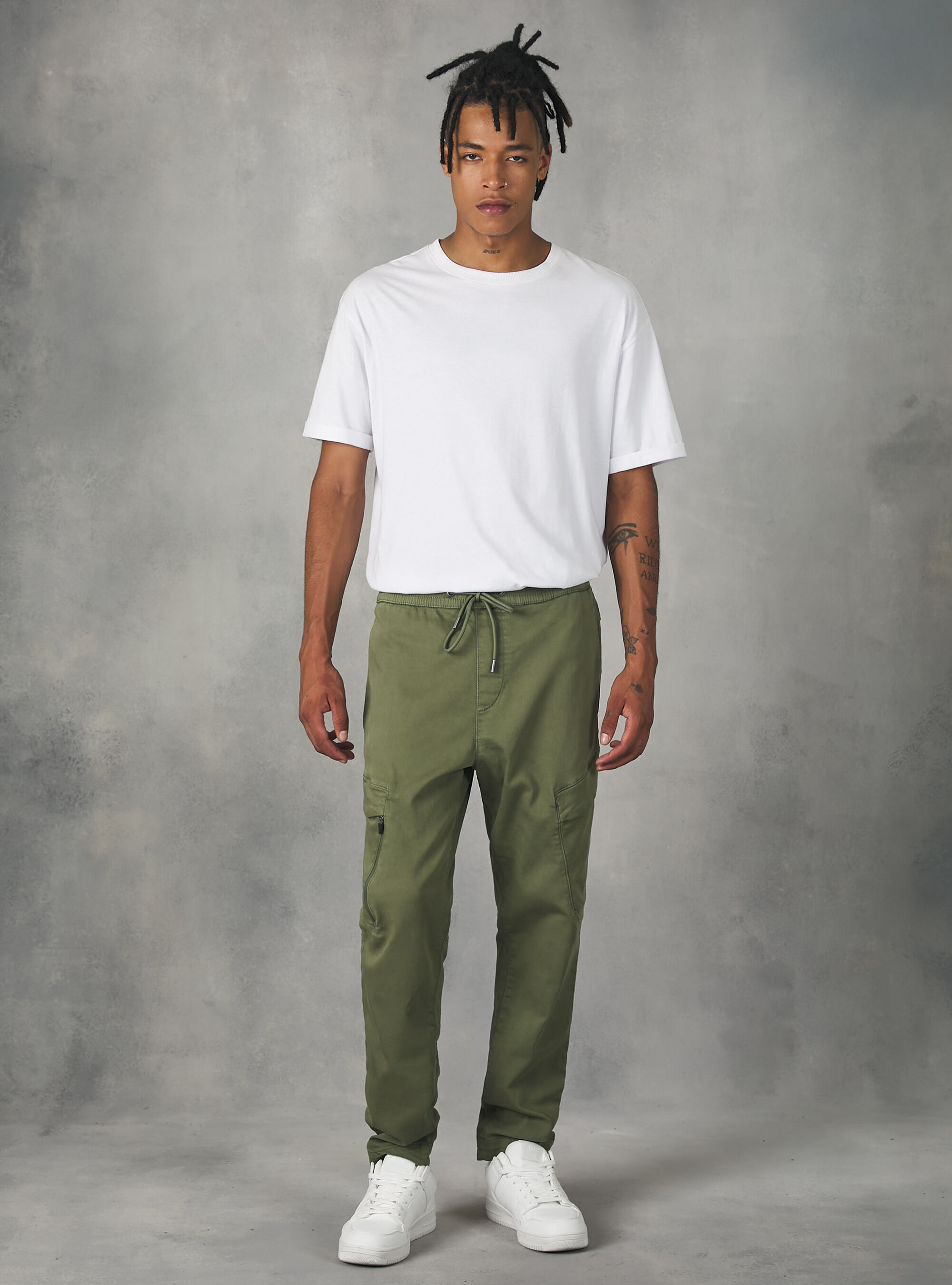 Olive green pants with side pockets 2025
