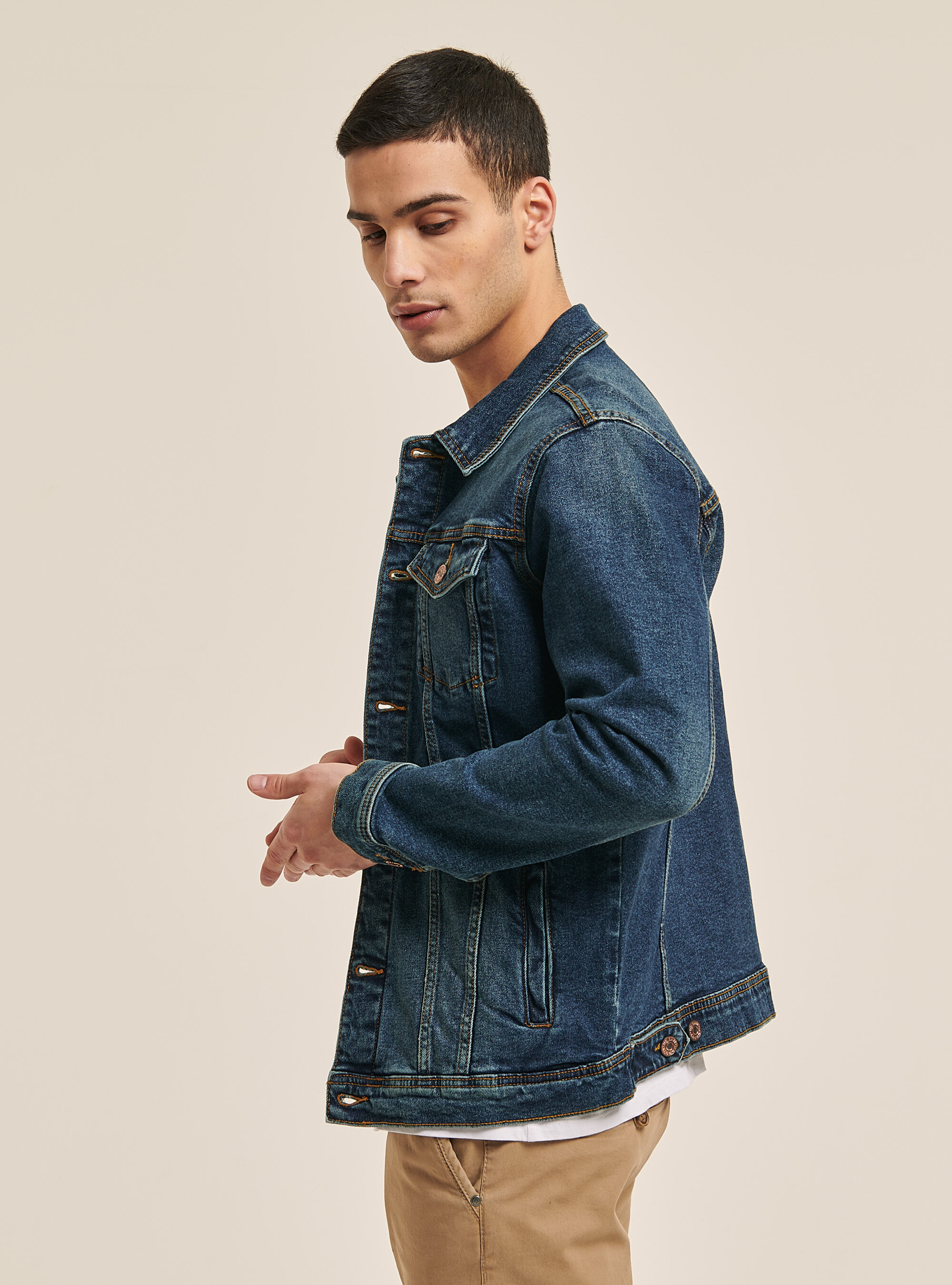 Comfort fit denim jacket | Alcott 