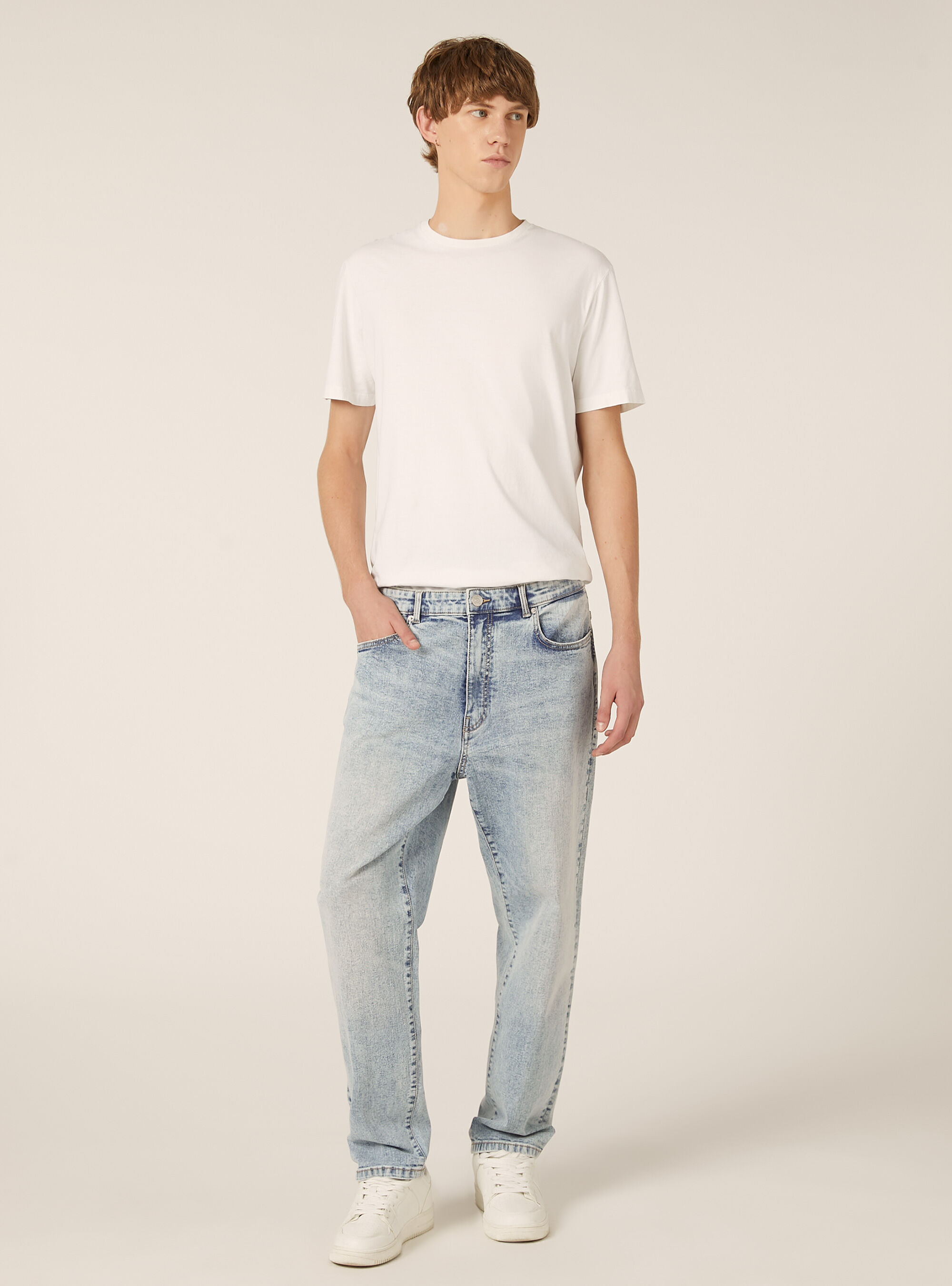 Jeans coupe d&eacute;contract&eacute;e, D006 AZURE