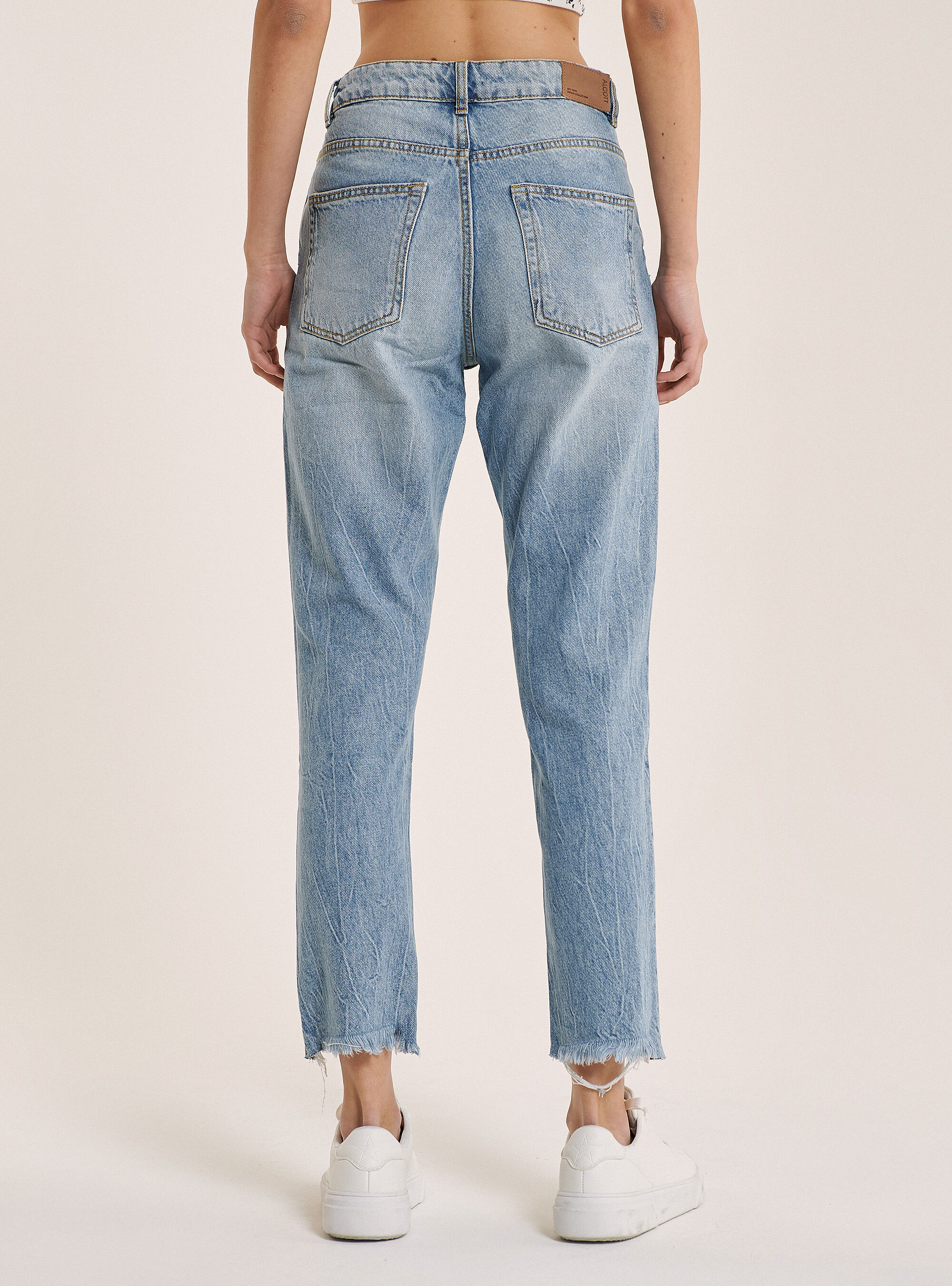 Jean court coupe droite avec d&eacute;chirures, C272 BLUE