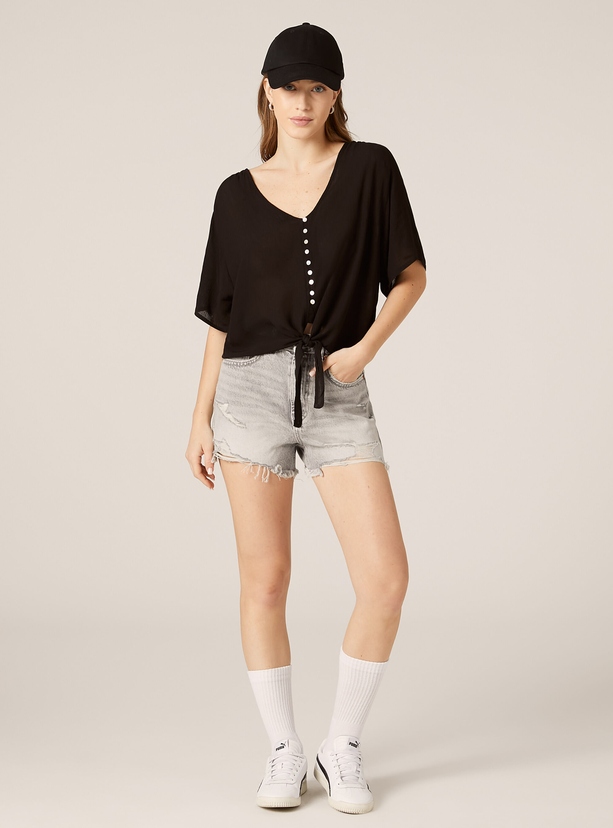 Camisa de color liso con cuello de pico y nudo en la cintura, BK1 BLACK