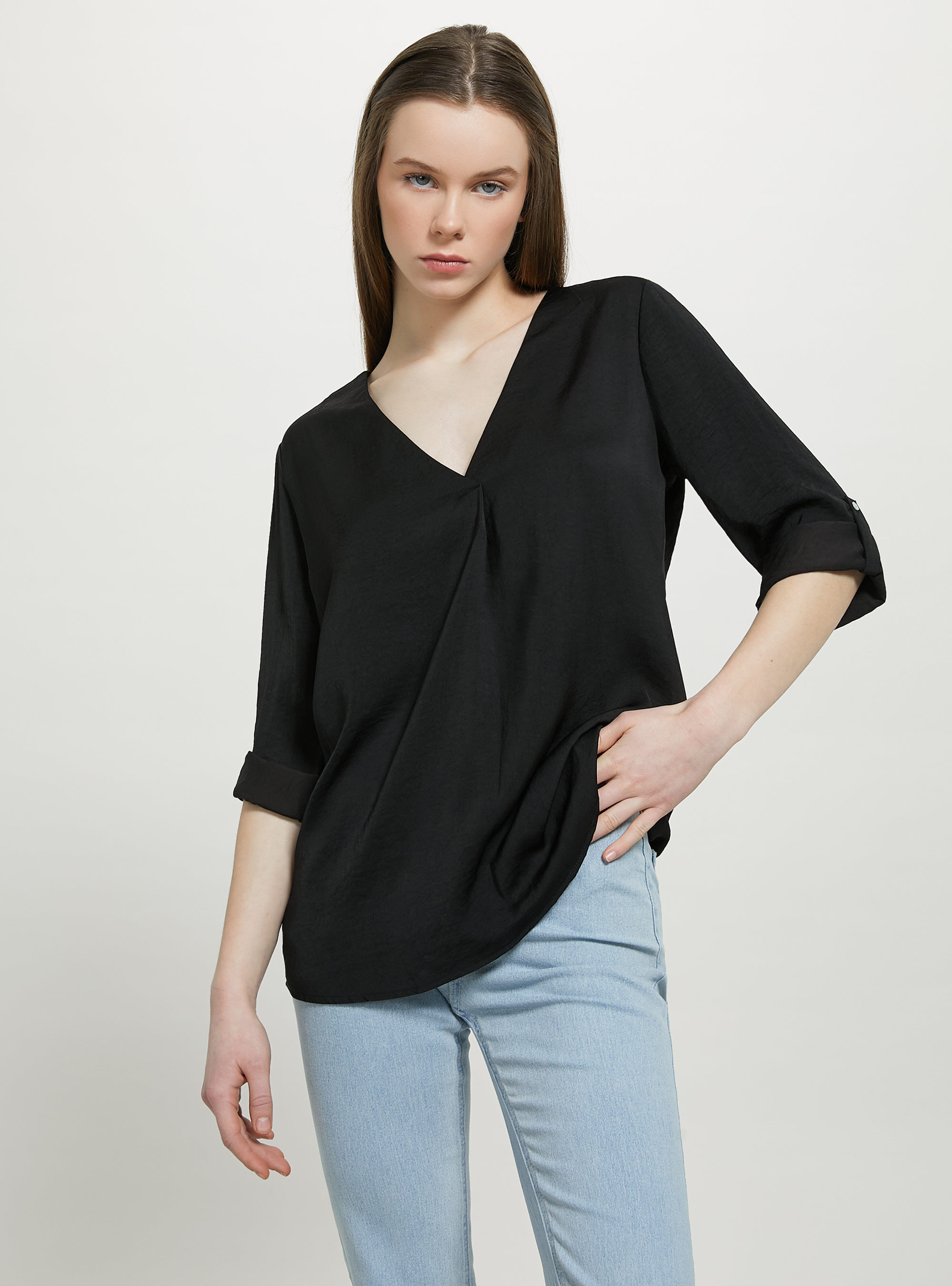 Plain-coloured blouse with neckline, BK1 BLACK