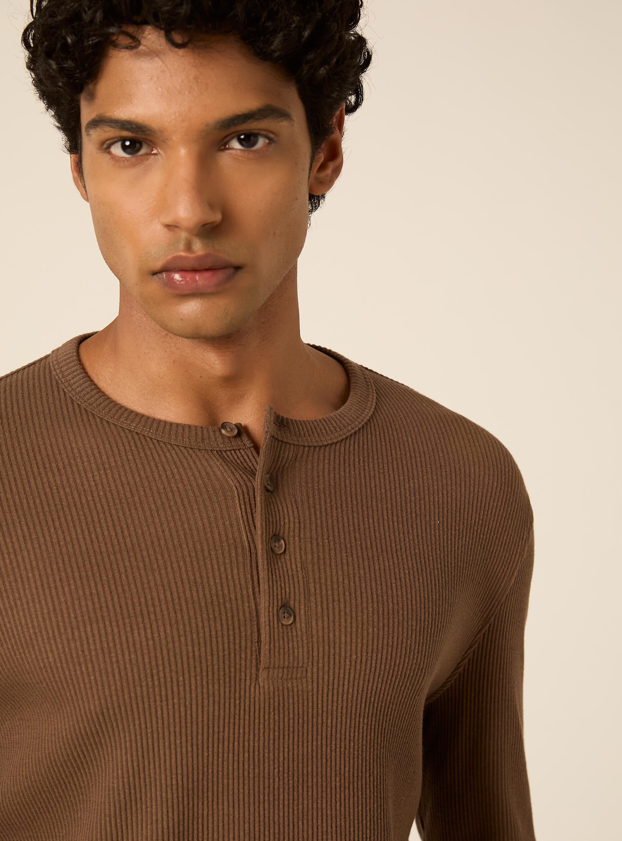 T-shirt henley a coste con  manica lunga, BR2 BROWN MEDIUM