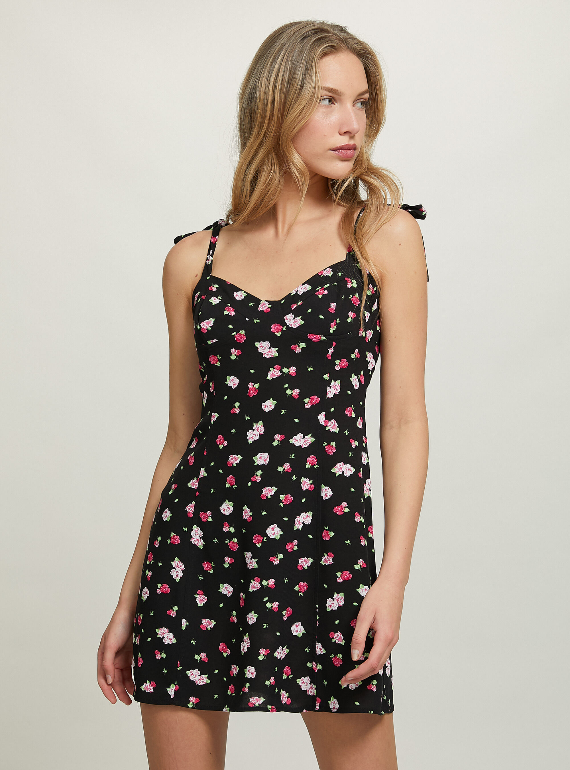 Vestito a fiori con bretelle a fiocco
