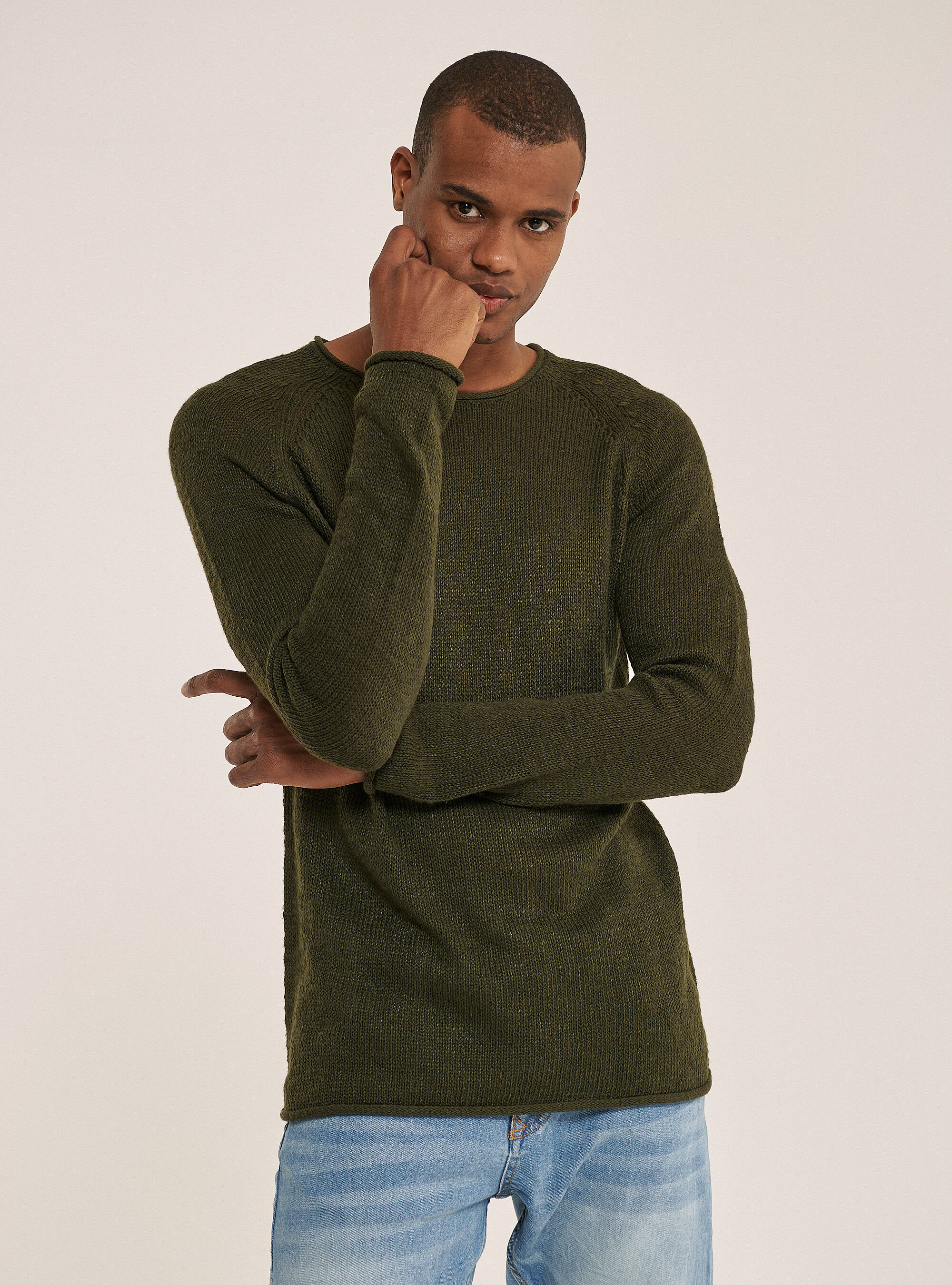 Pullover with open neckline and raw cut, C6631 KAKY