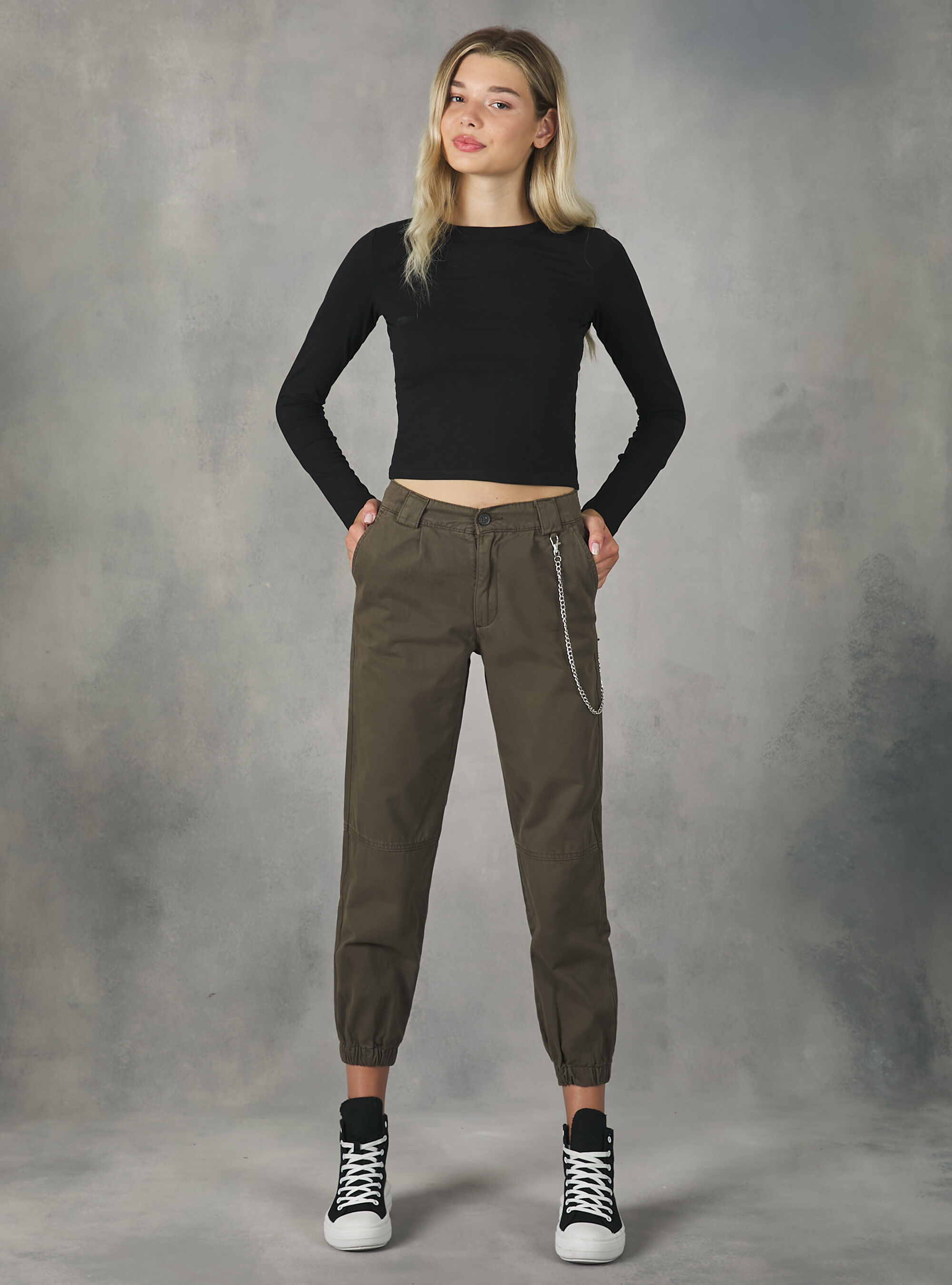 Jogger with chain sales