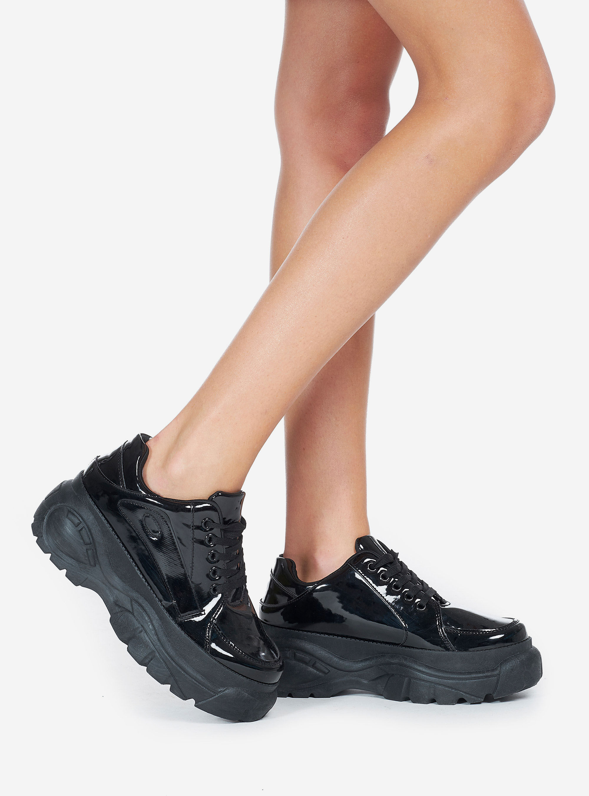 sneaker mit plateau absatz