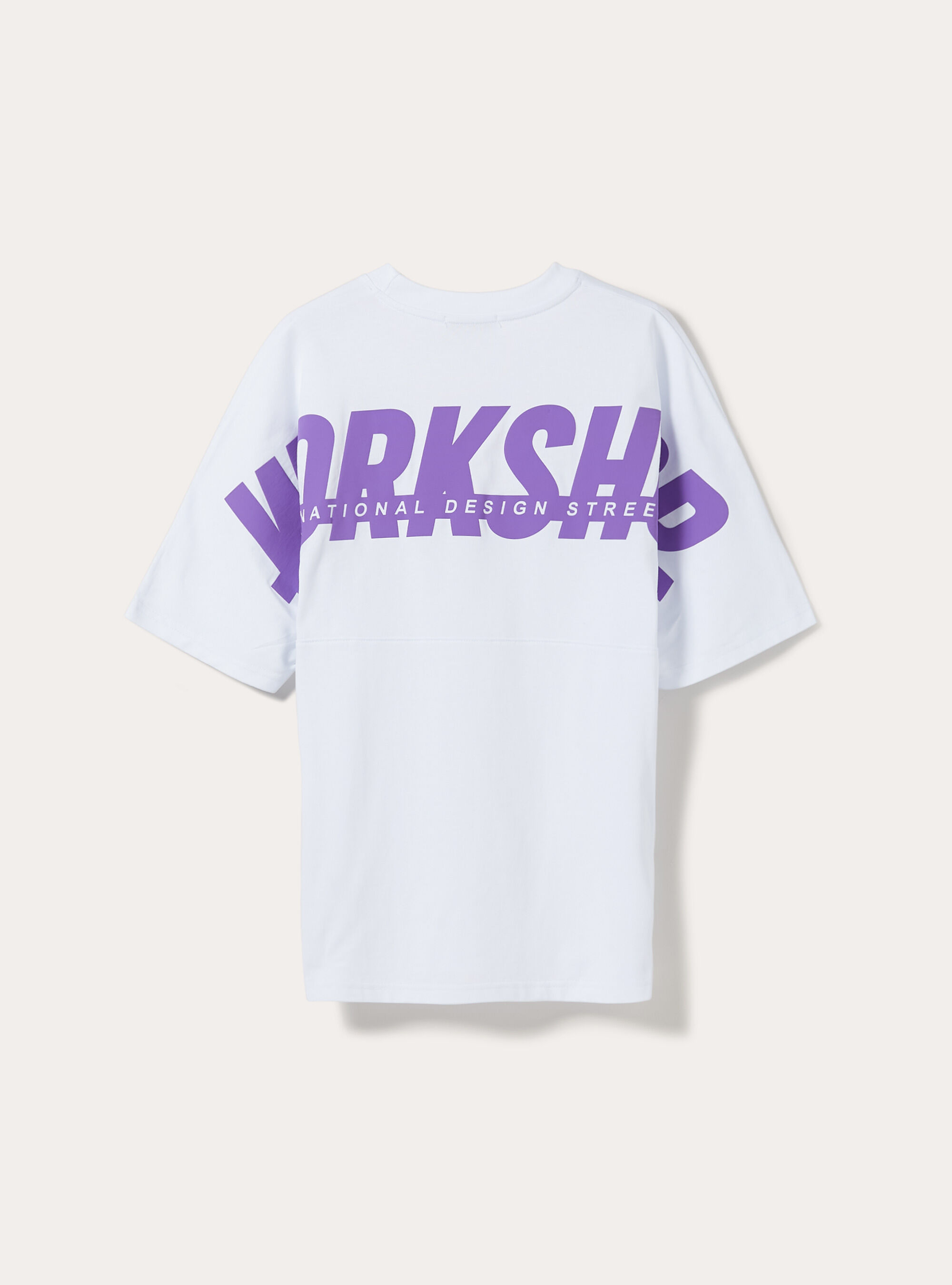T shirt con stampa sul dietro
