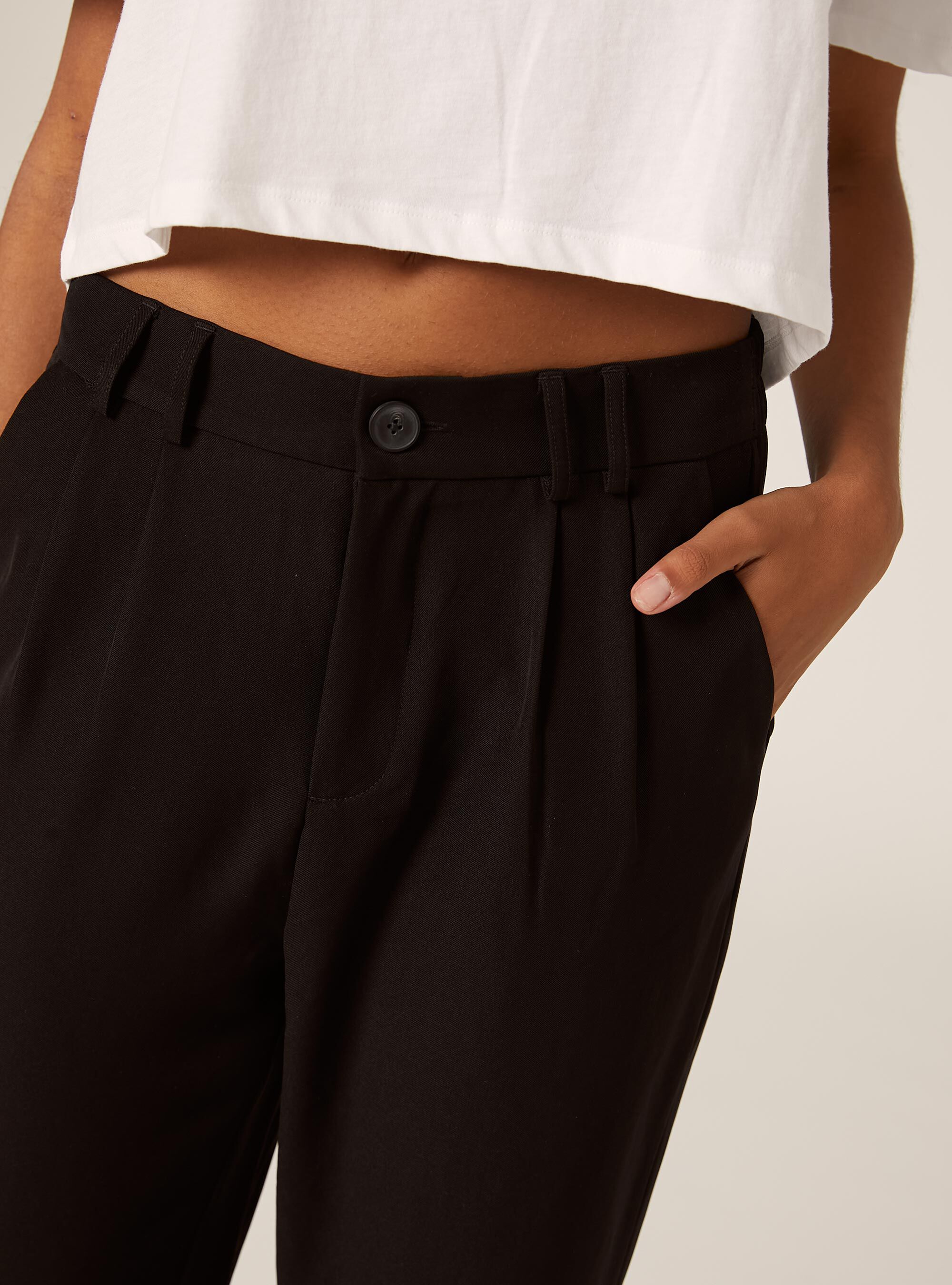 Pantalones con pinzas y corte recto, BK1 BLACK