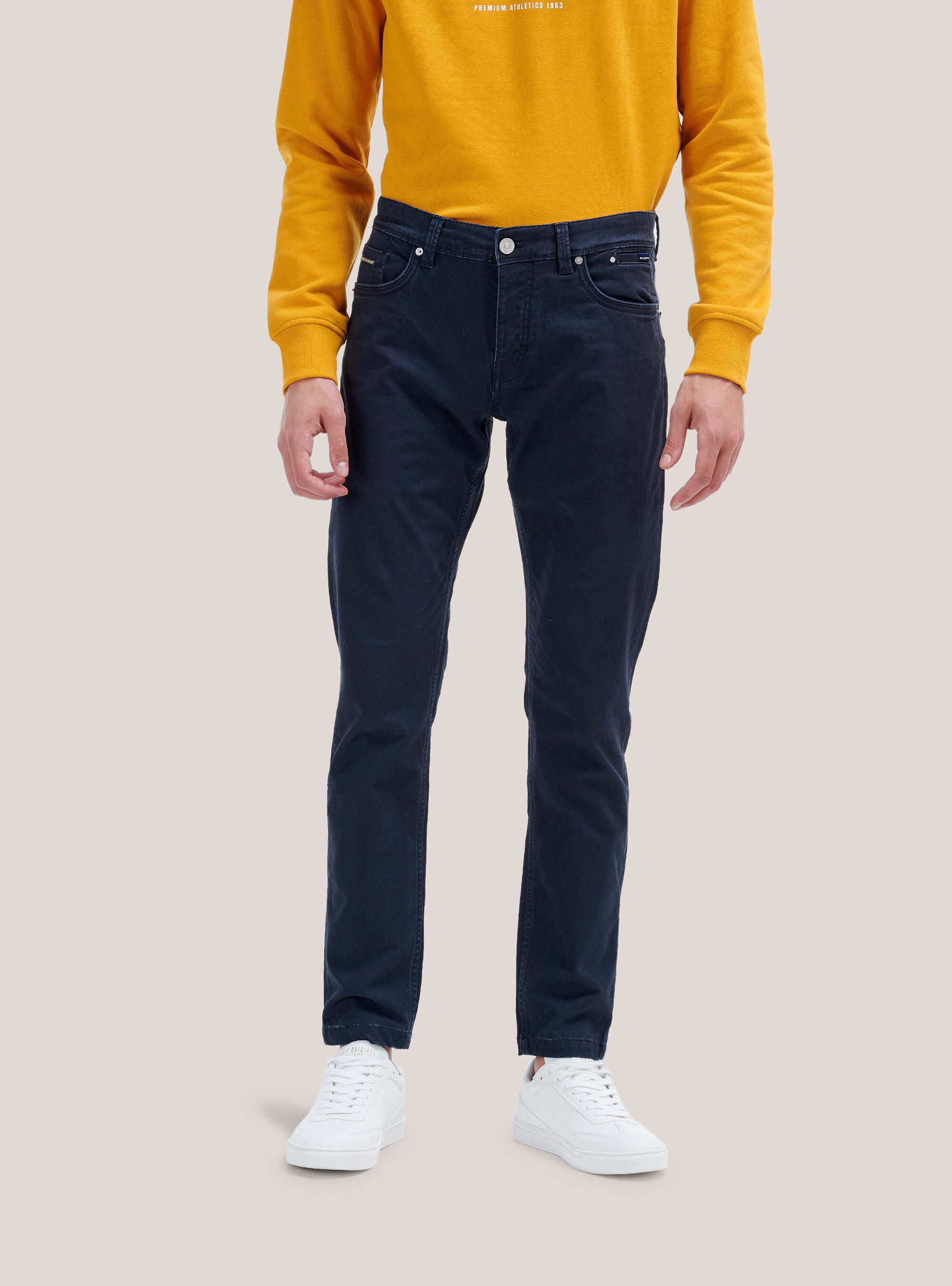 R&ouml;hrenhose aus recycelter Baumwolle, C218 BLUE NAVY