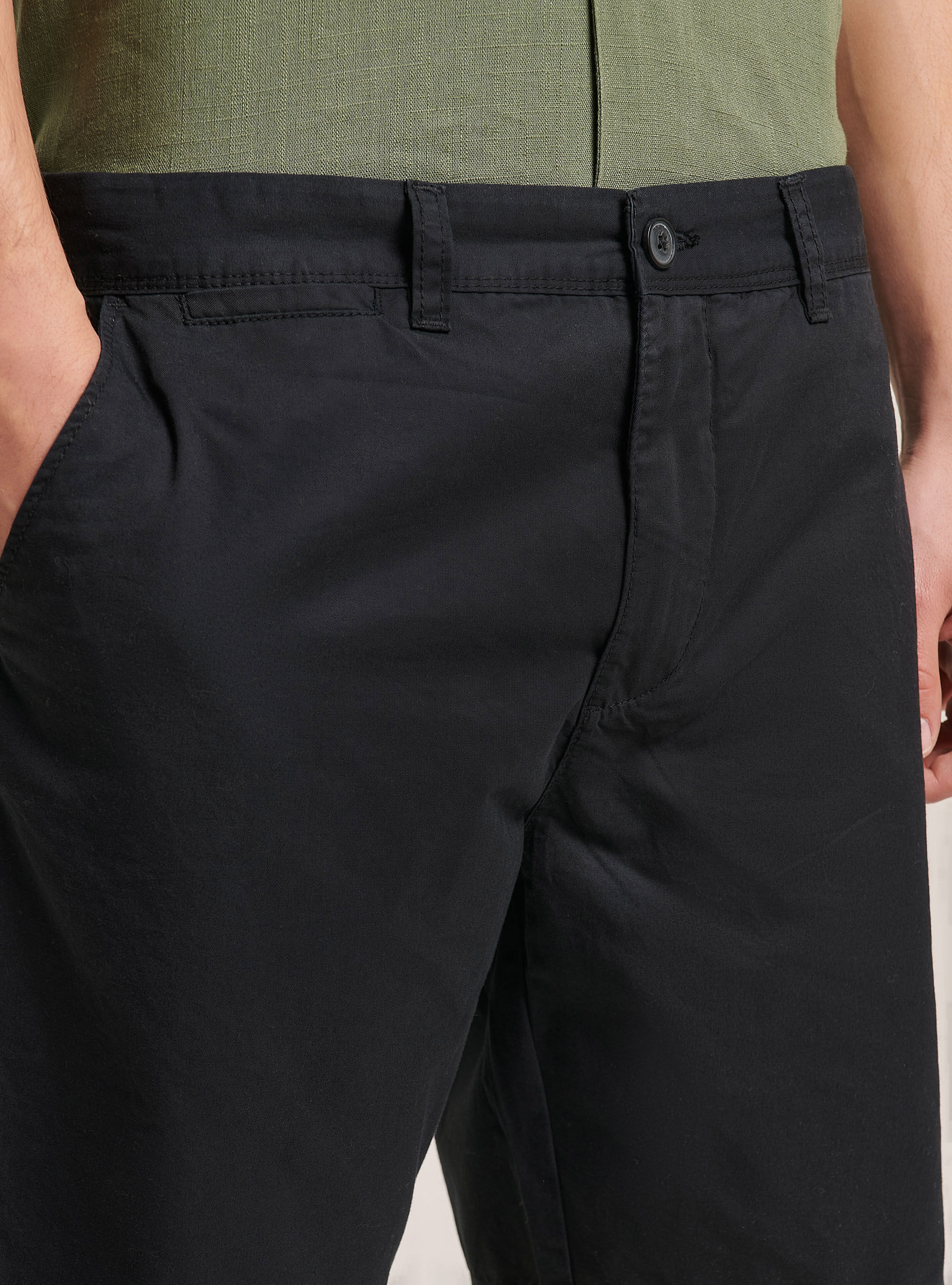 Bermudas de sarga de ajuste liso, BK1 BLACK