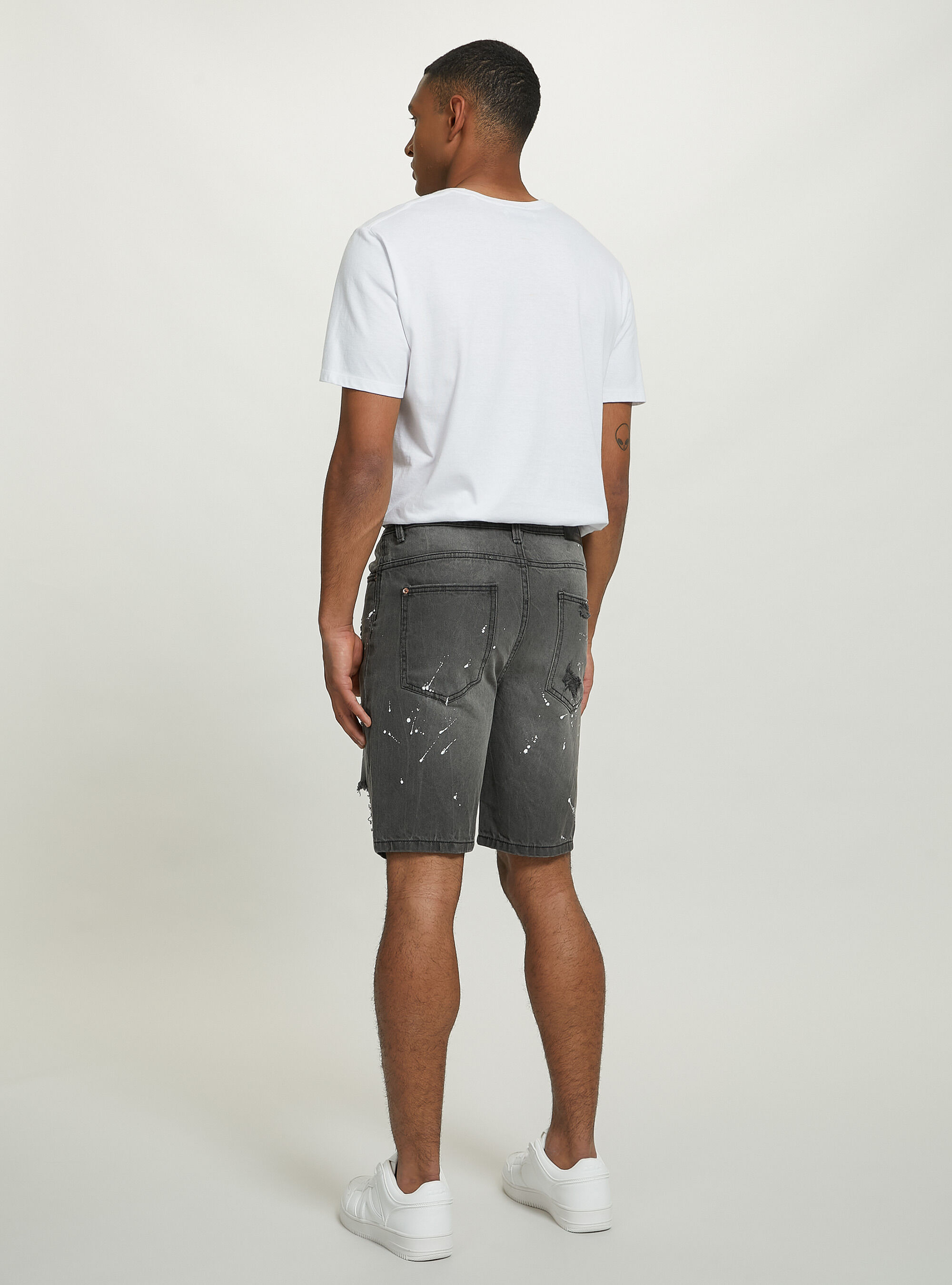 Bermudashorts aus Stretch-Denim in schmaler Passform, D000 BLACK