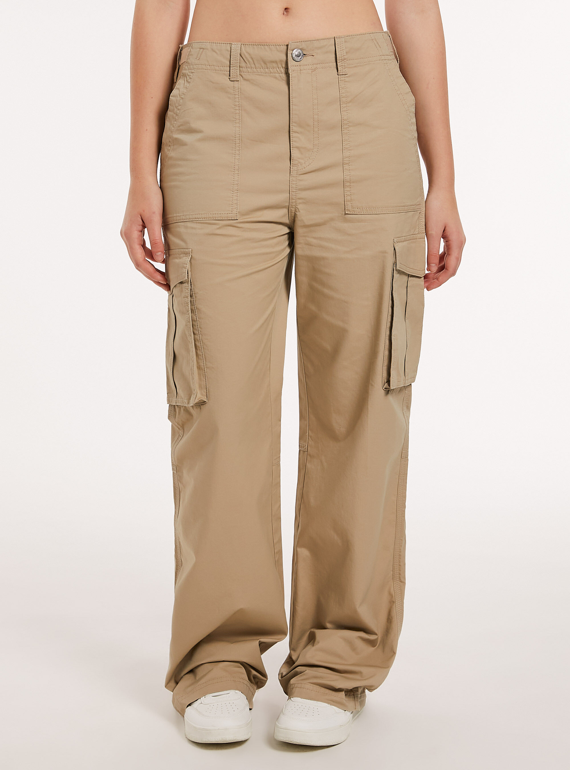 Womens cargo pants with lots of pockets 2025