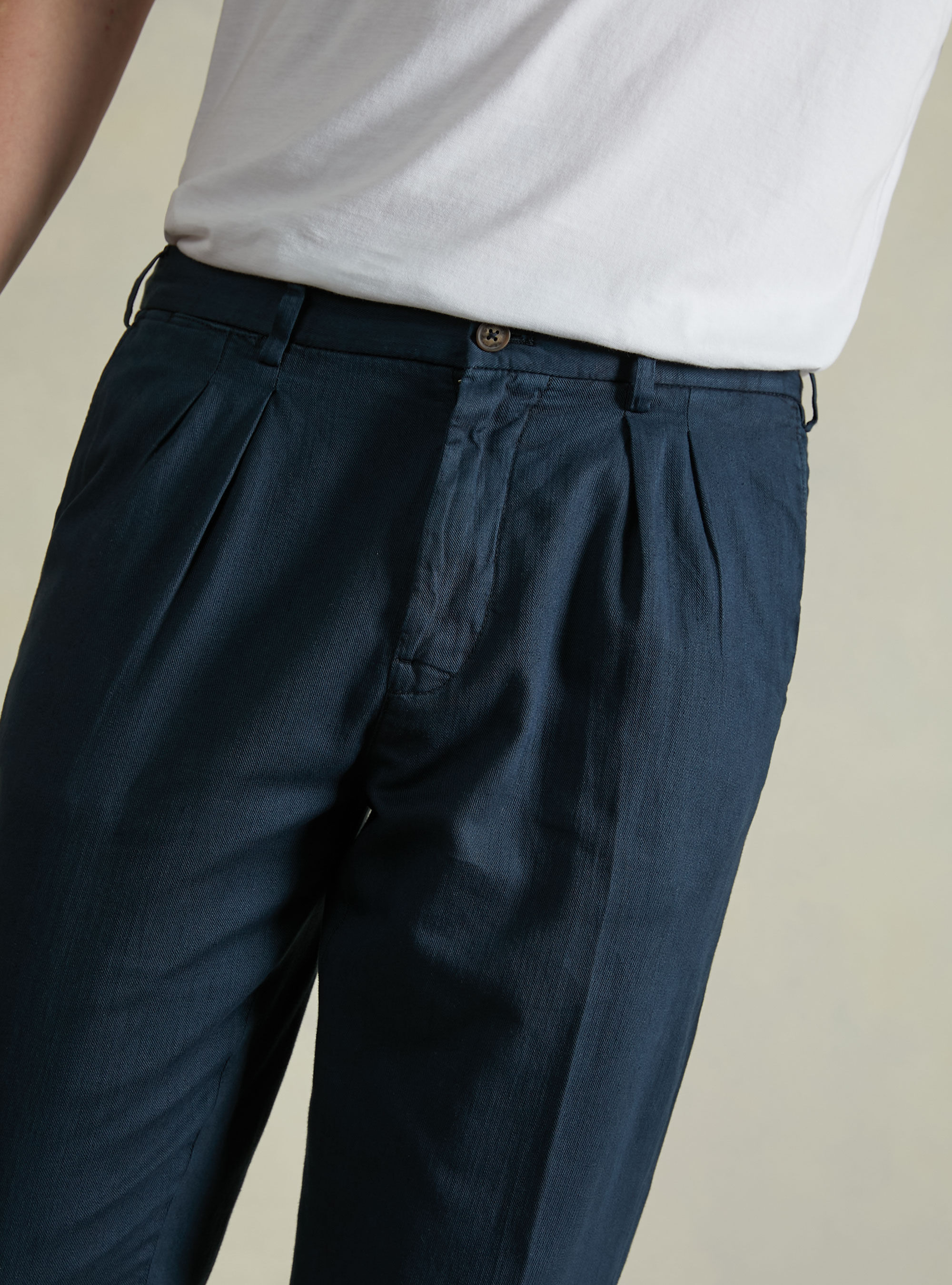 Linen-blend chinos with darts, NA2 NAVY MEDIUM