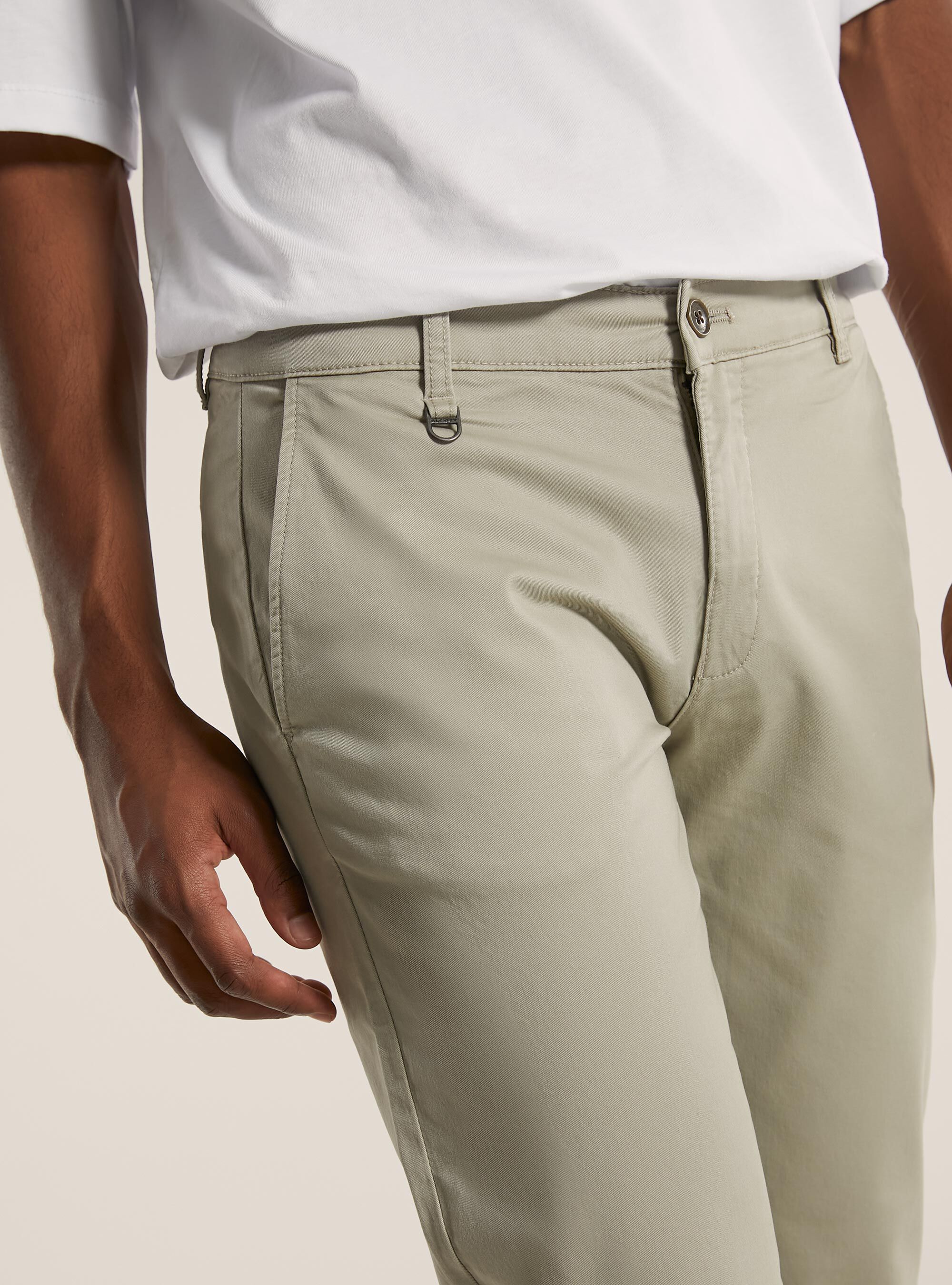 Pantal&oacute;n chino ajustado de sarga el&aacute;stica, BG2 BEIGE MEDIUM