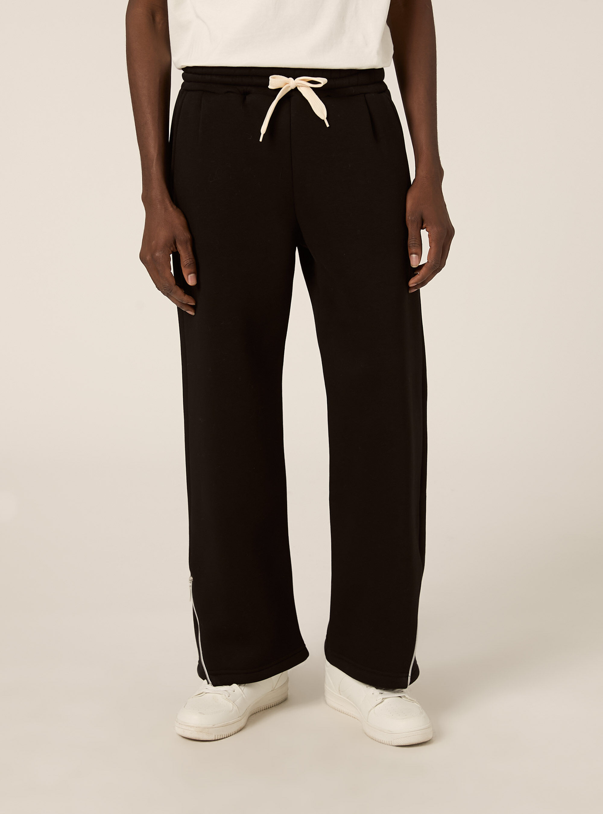 Jogger con cerniera al fondo, BK1 BLACK