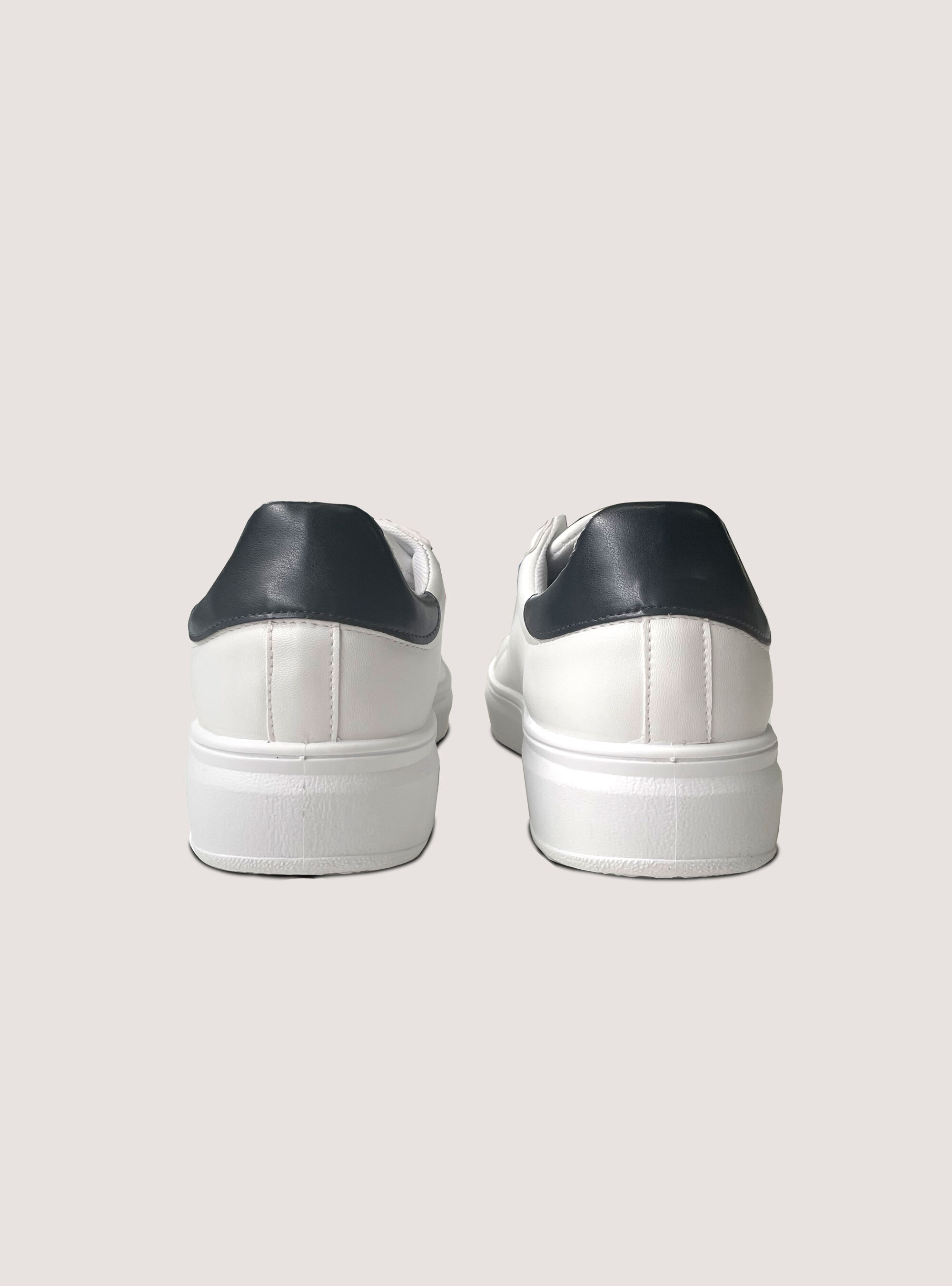 Sneakers con doppio laccio