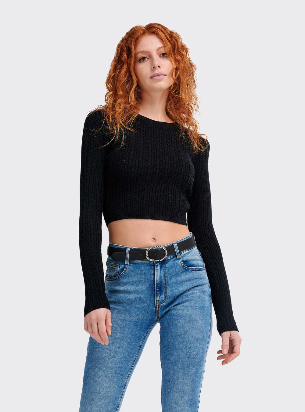 Cropped t-shirt with long sleeves.