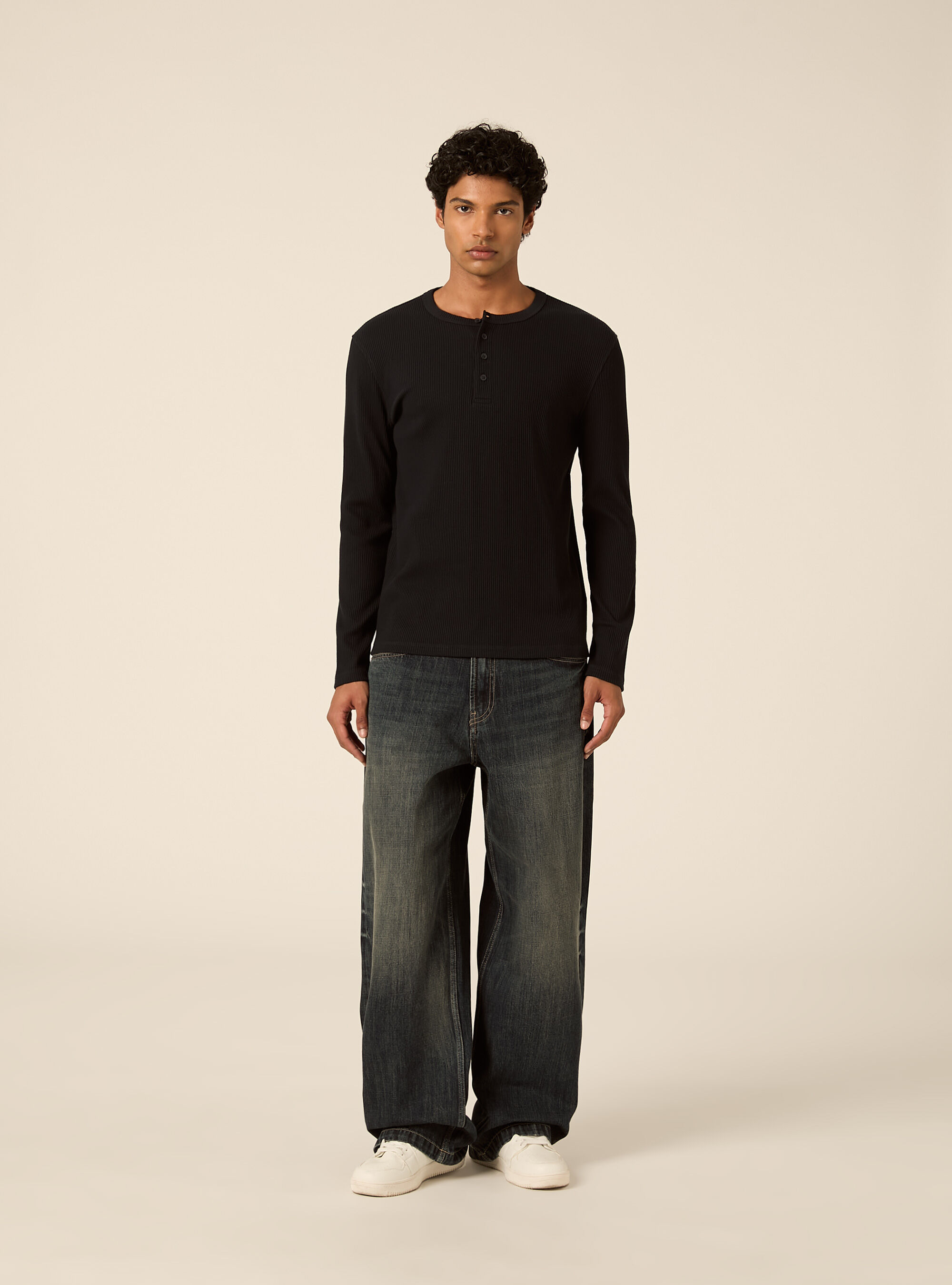 T-shirt henley a coste con  manica lunga