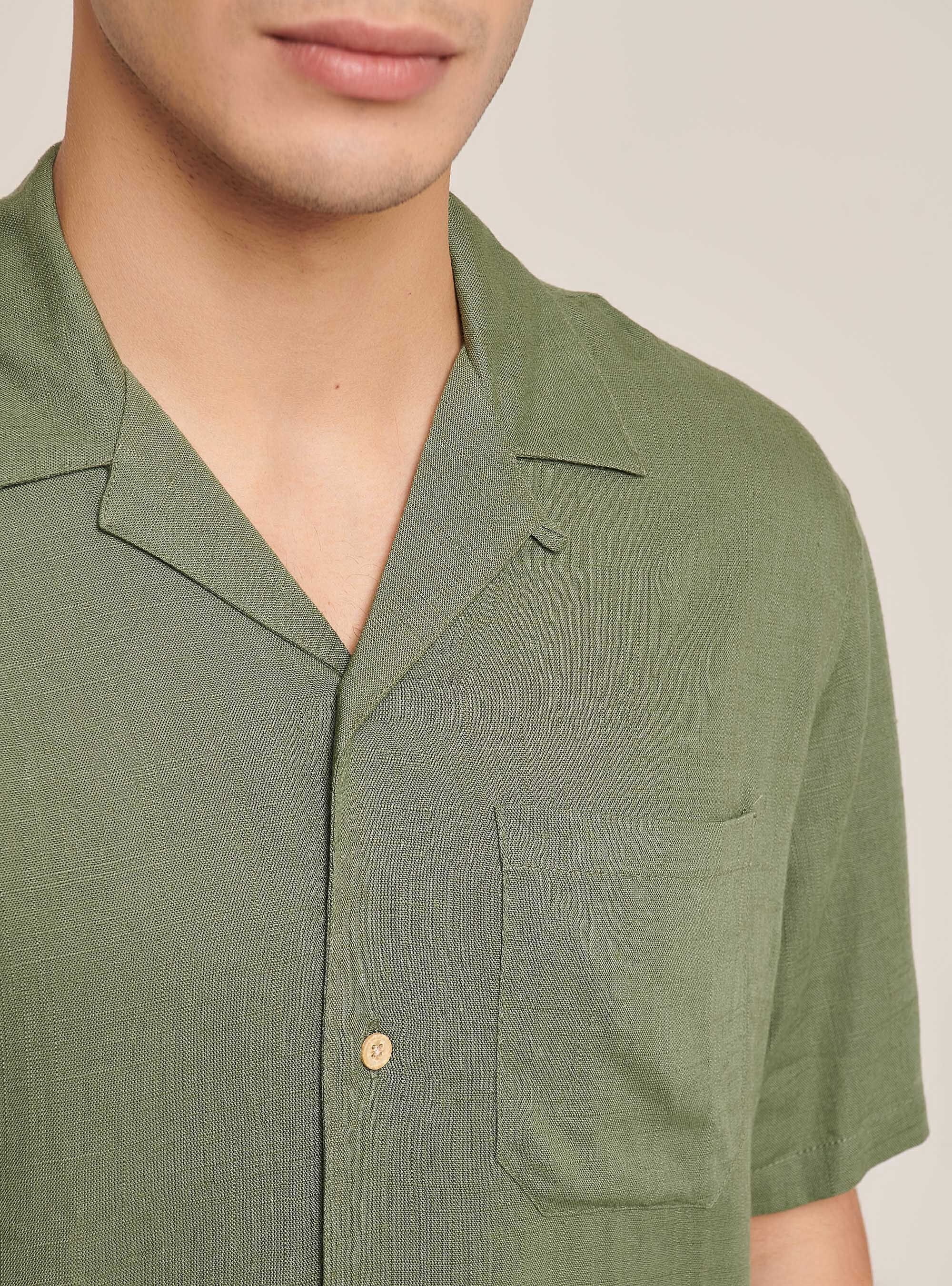 Camisa de mezcla de lino con cuello bowling, CAQUI