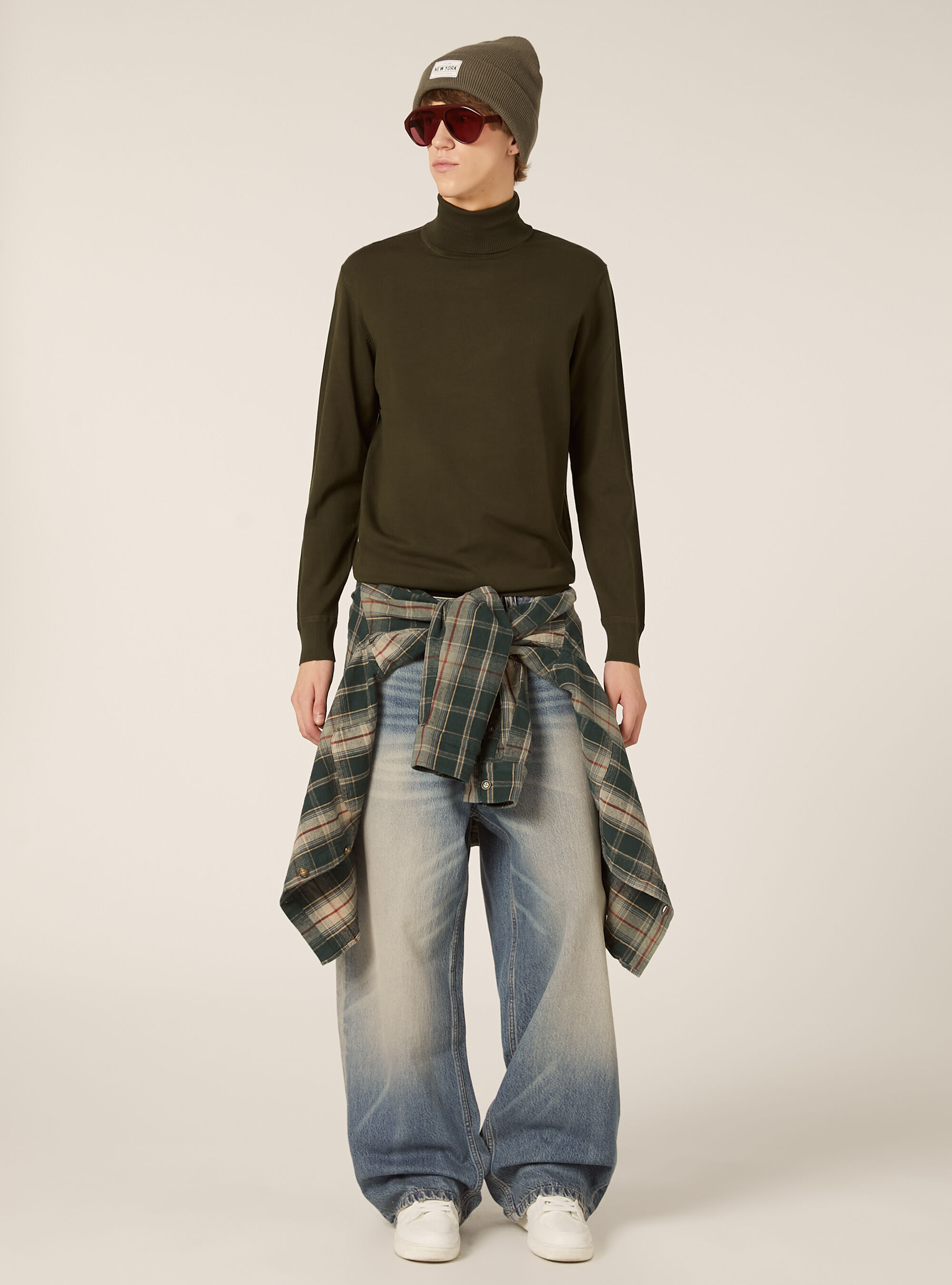 Jersey de cuello alto en viscosa suave, KY1 KAKY DARK