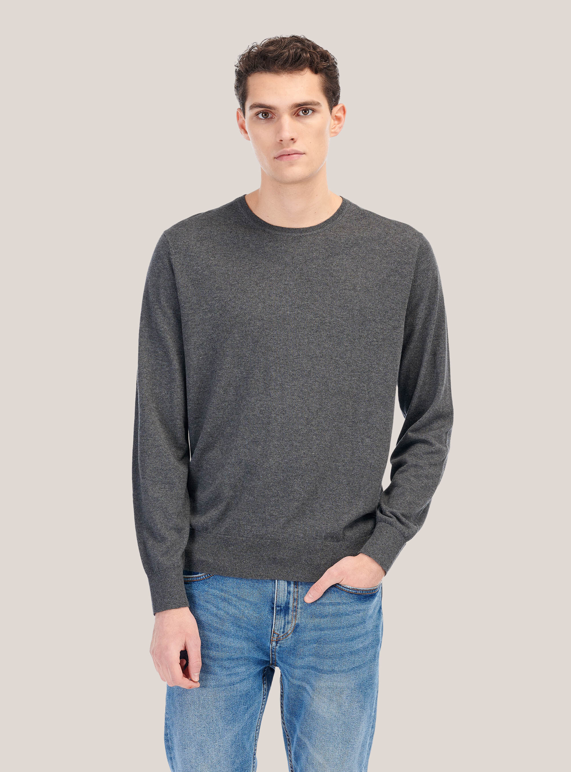 grey long sweatshirt