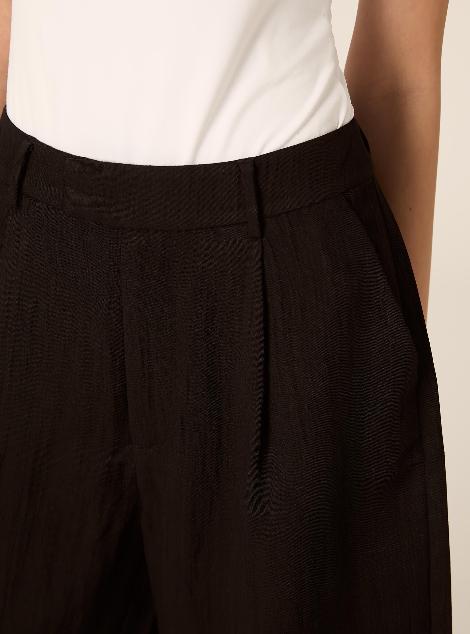 Bermuda tailoring con pence testurizzati, BK1 BLACK