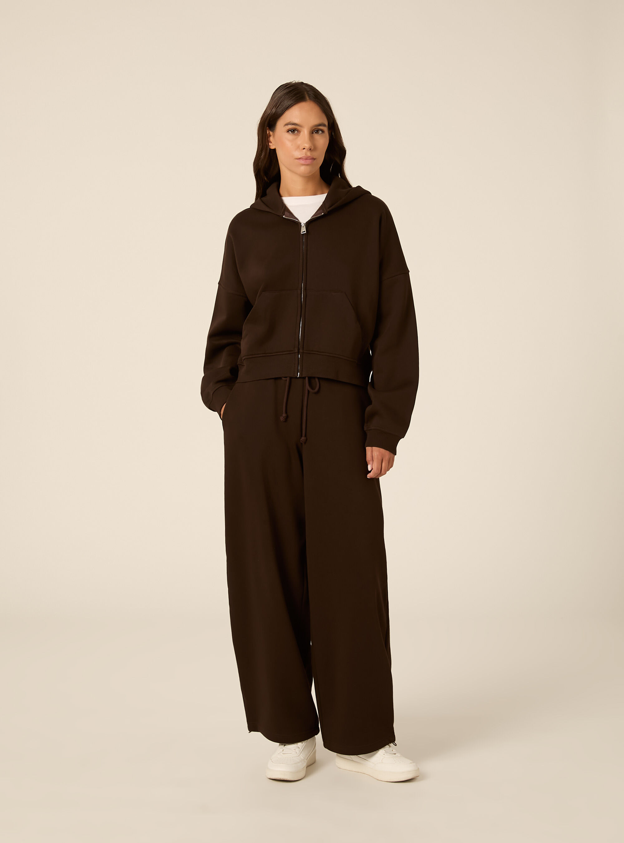 Sudadera corta con capucha y cremallera