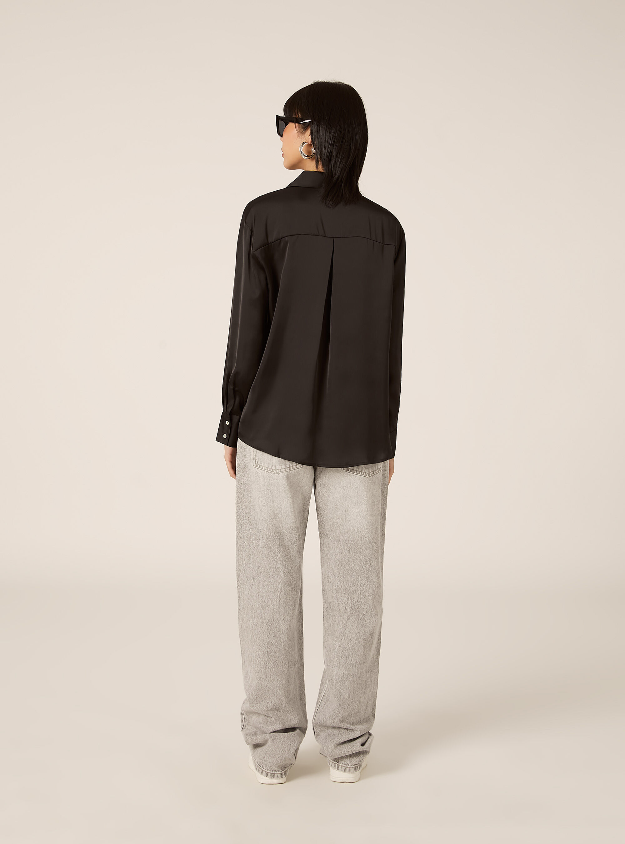Camicia in satin con colletto a revers, BK1 BLACK