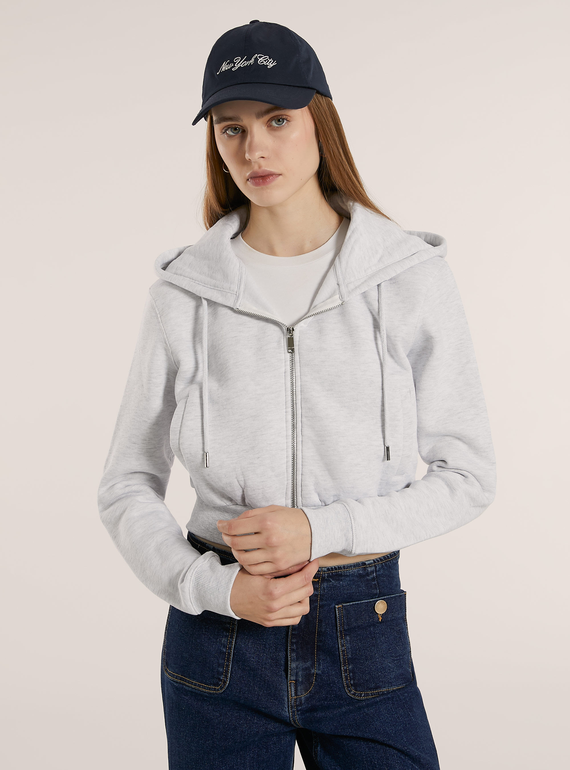 Cardigan felpa crop con cappuccio e tasche