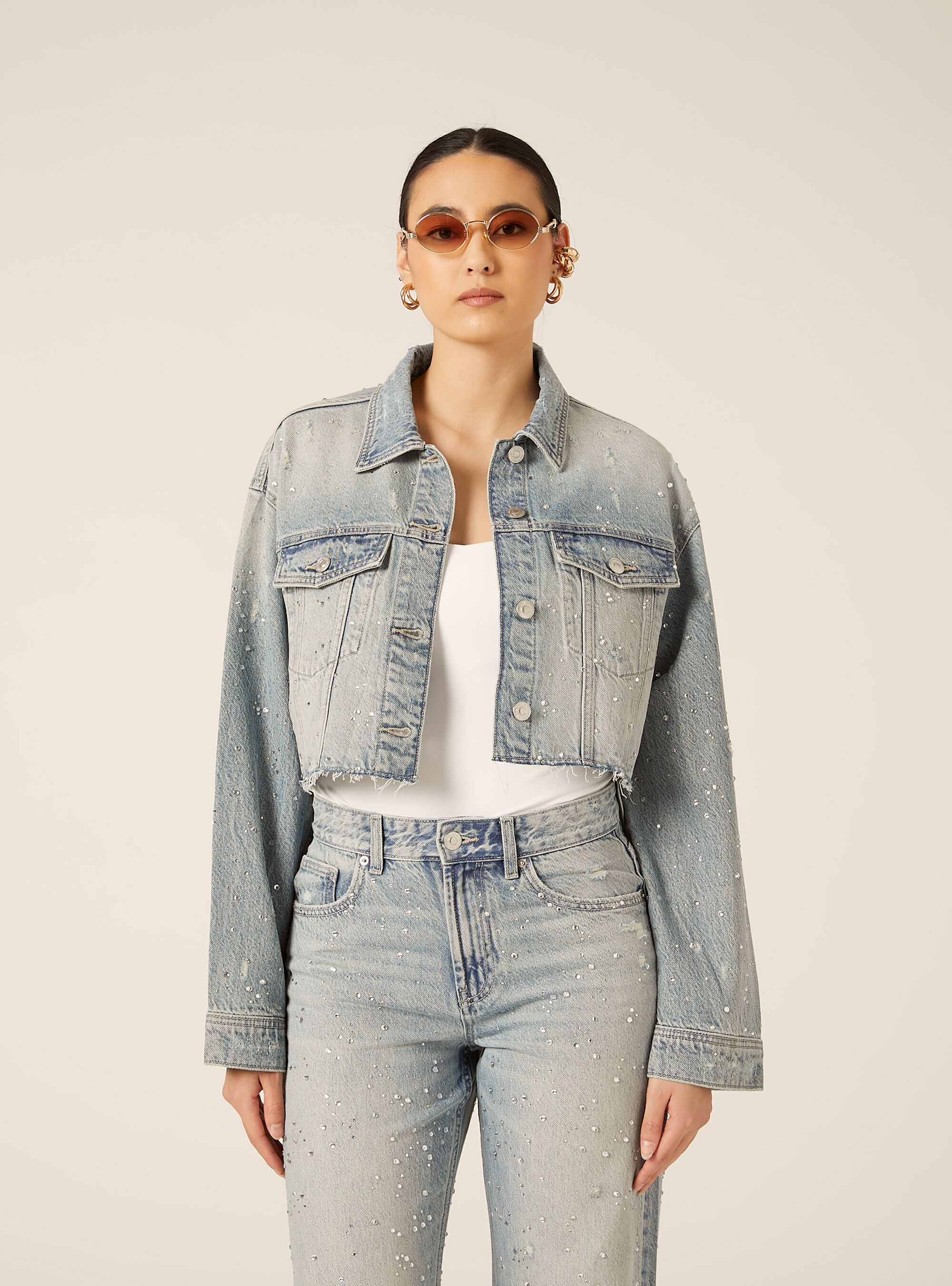 Giubbotto crop in denim con strass