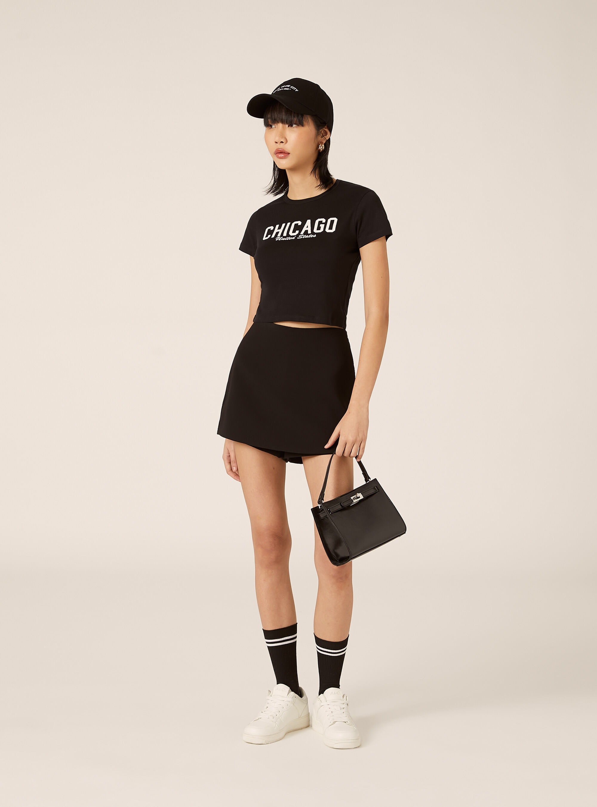 Kurz&auml;rmeliges Crop-T-Shirt mit College-Grafik-Print