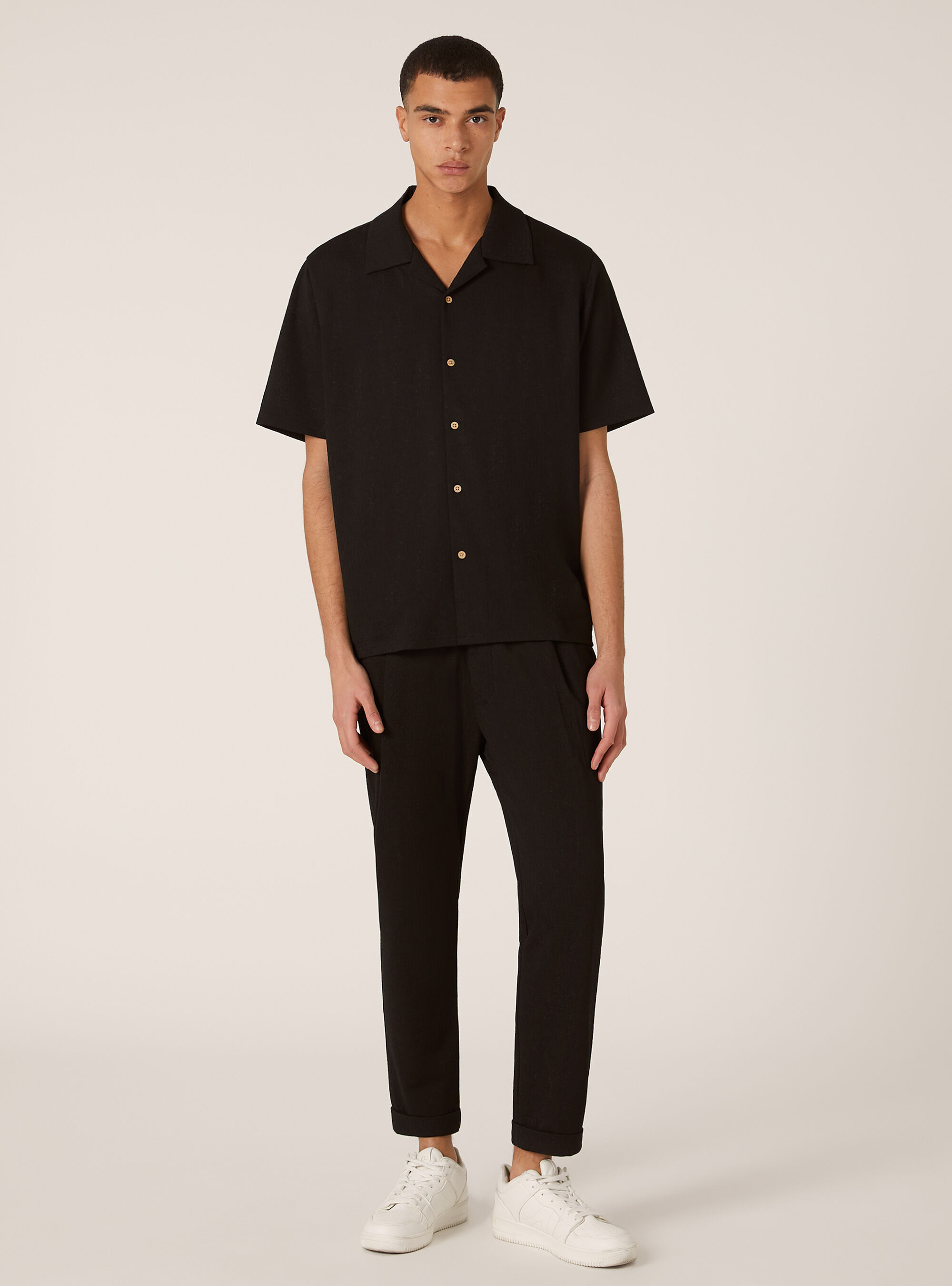 Chemise &agrave; manches courtes avec texture, BK1 BLACK