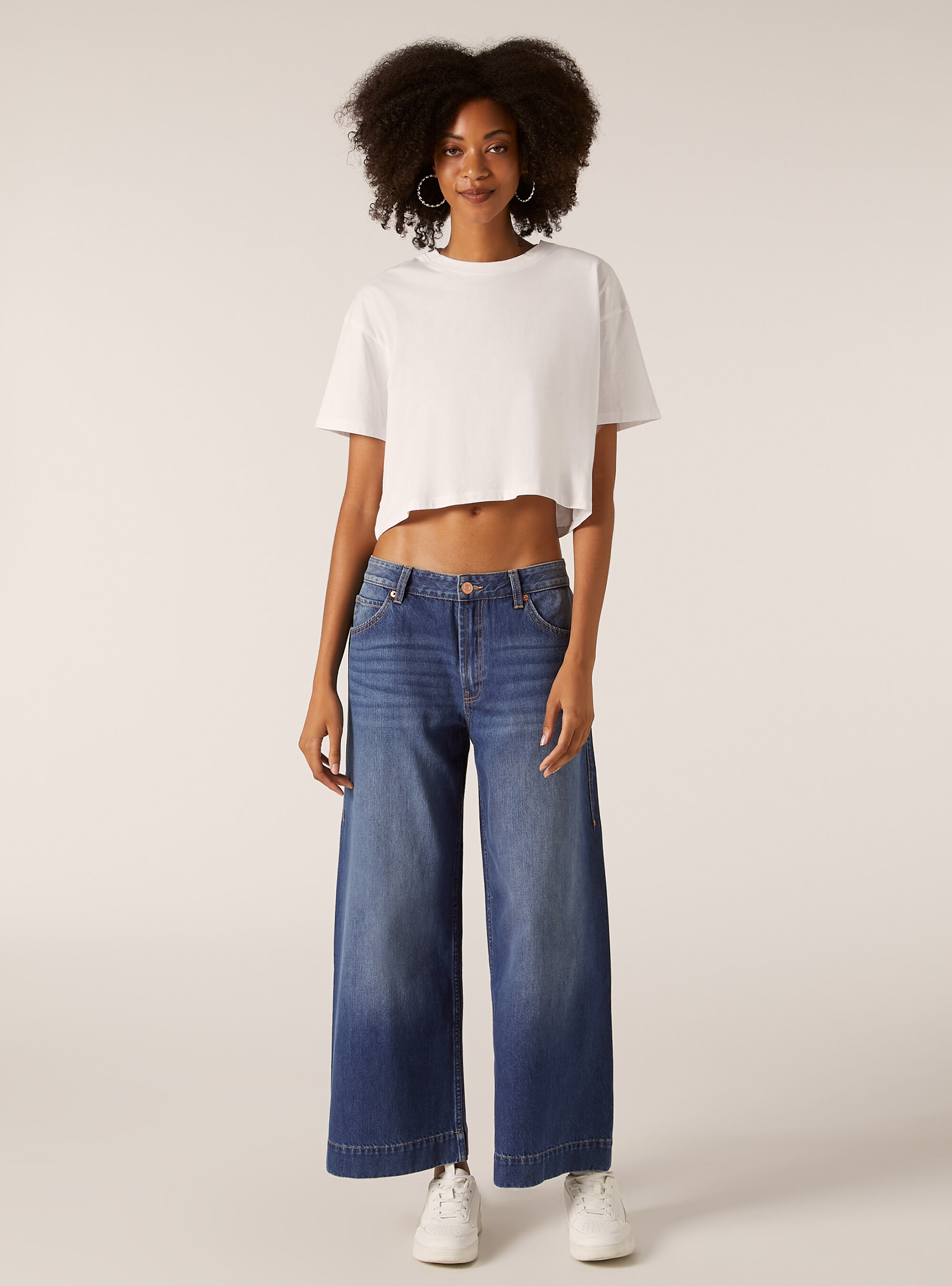 Jean crois&eacute; &agrave; jambe large de couleur