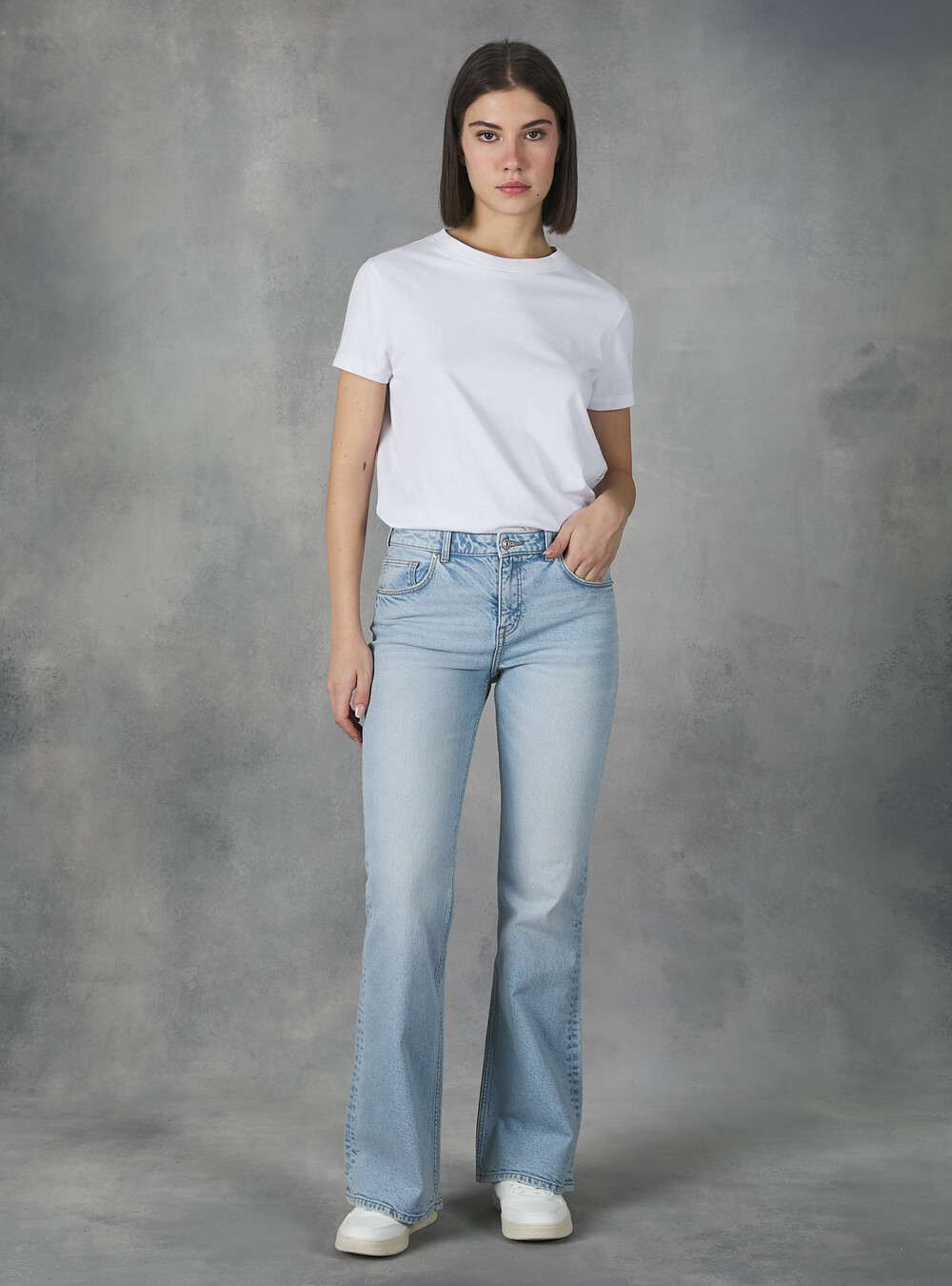Jeans Flare Vita Bassa Jeans Flare A Vita Bassa Con Tasconi Sul Back