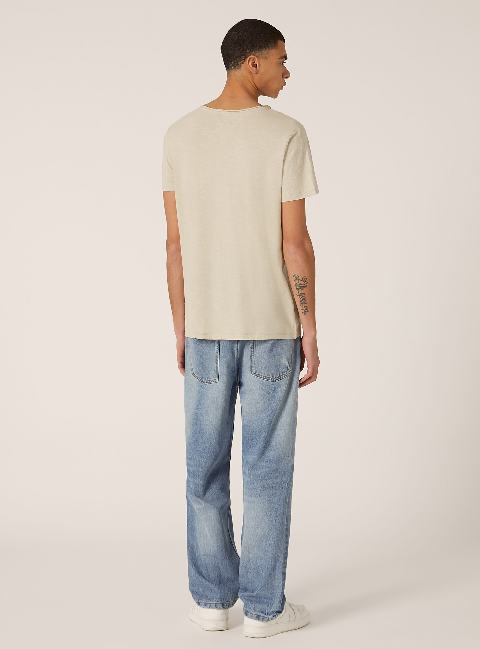 Camiseta con cuello en V en mezcla de lino, BG3 BEIGE LIGHT