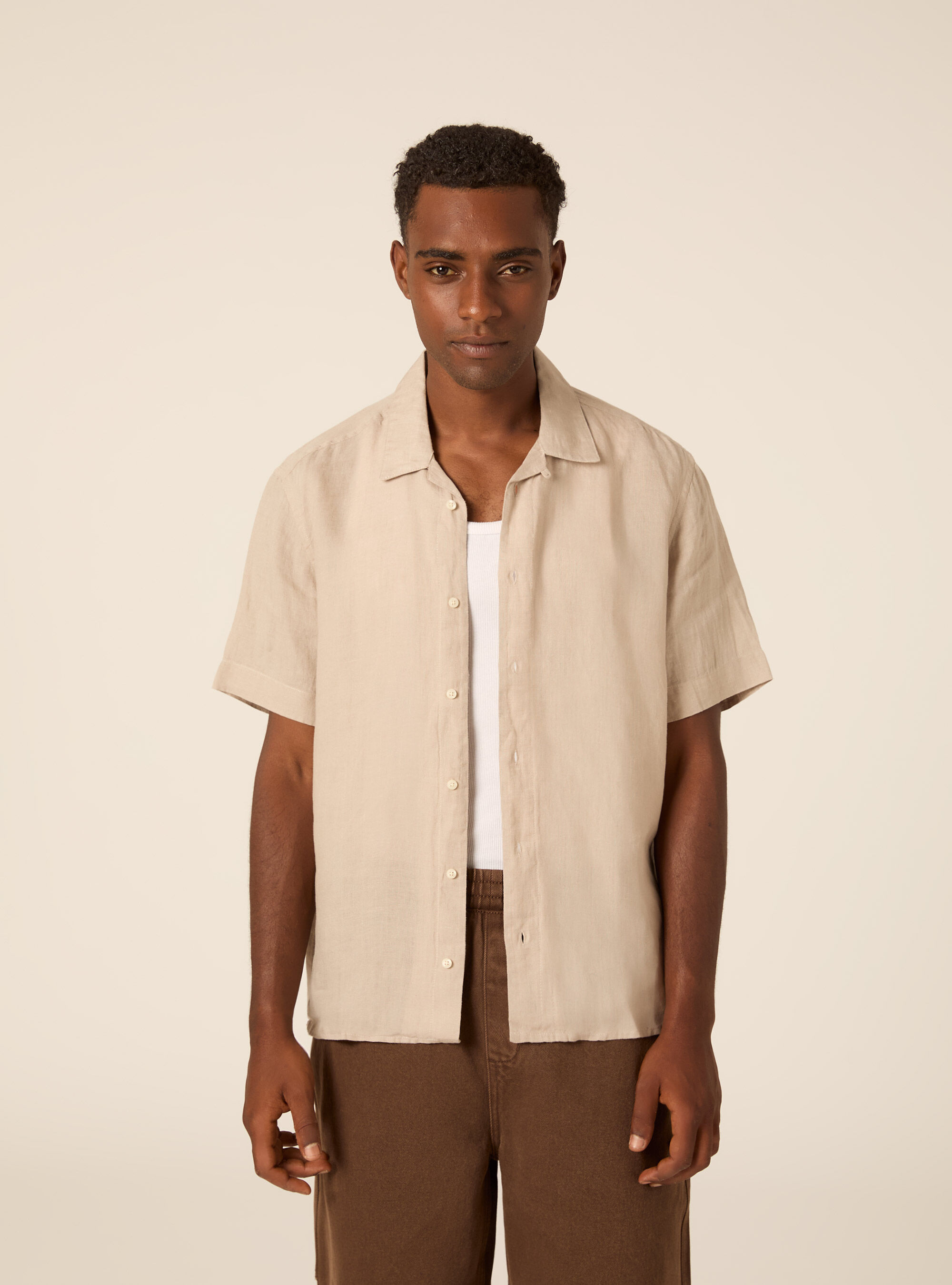 Camicia mezza manica in 100%lino collo bowling