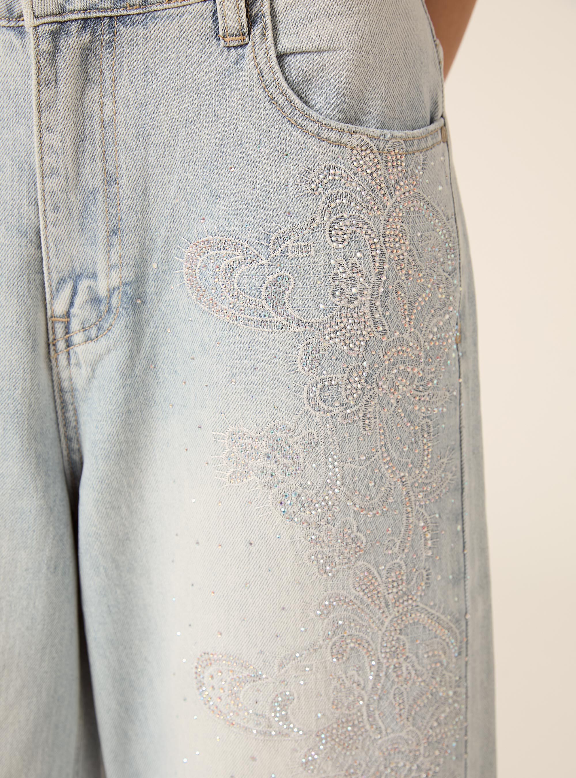 Straight fit jeans with embroidery and rhinestones, D006 AZURE