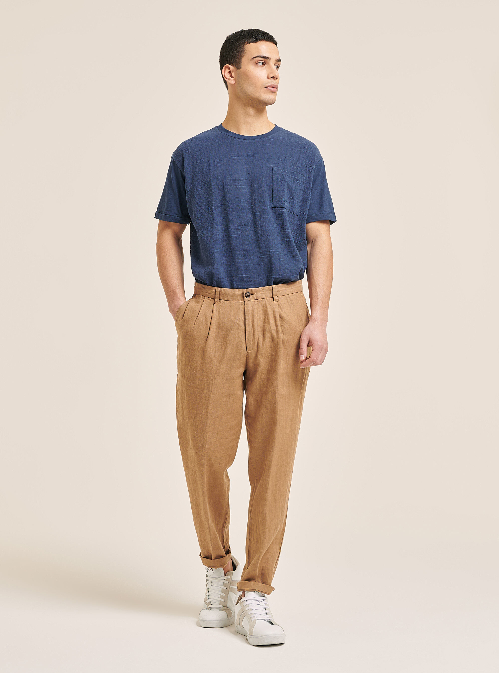 Linen blend trousers with pleats, C5621 TOBACCO