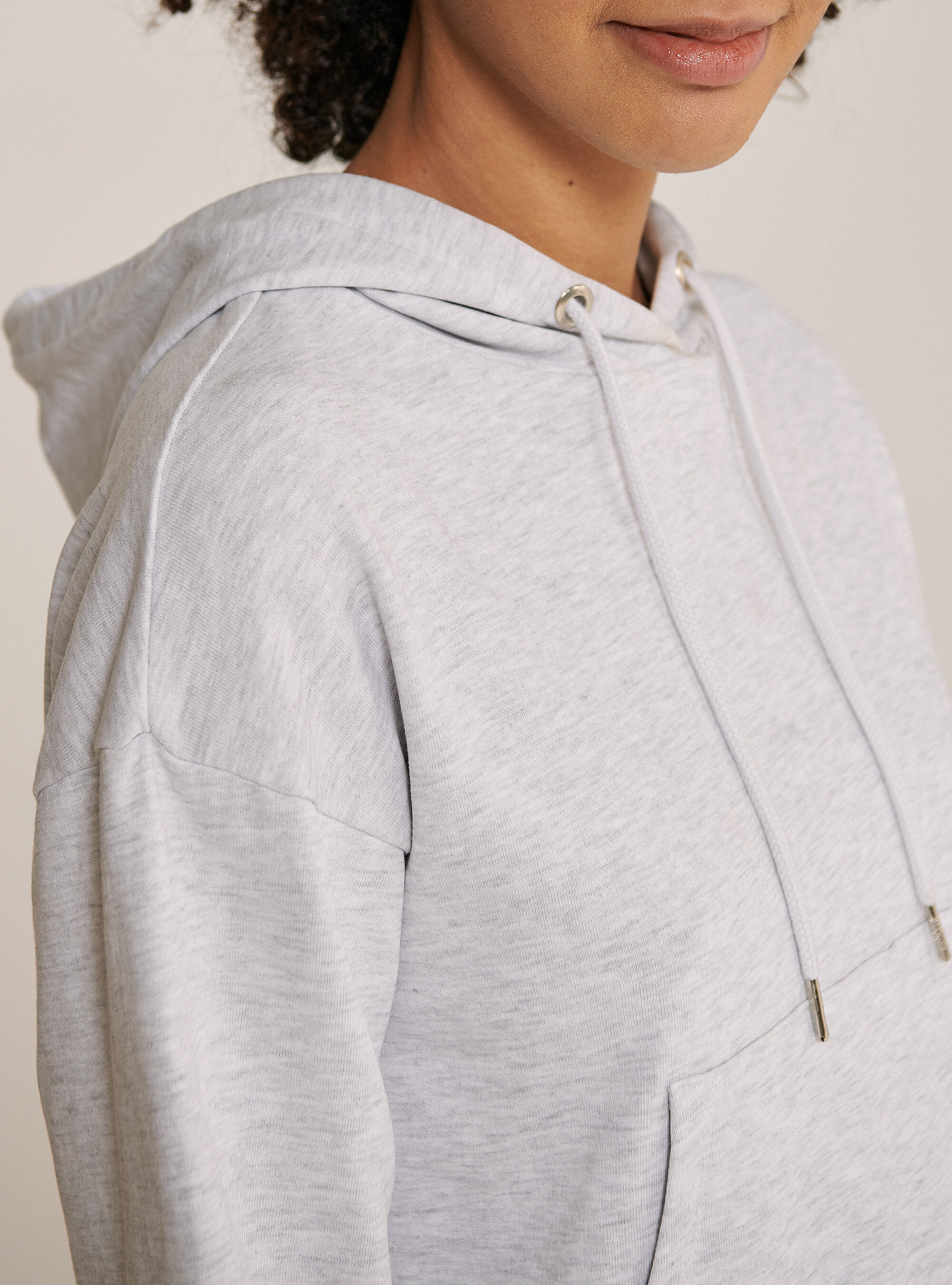 Sudadera crop con capucha de algod&oacute;n, BLANCO &Aacute;RTICO