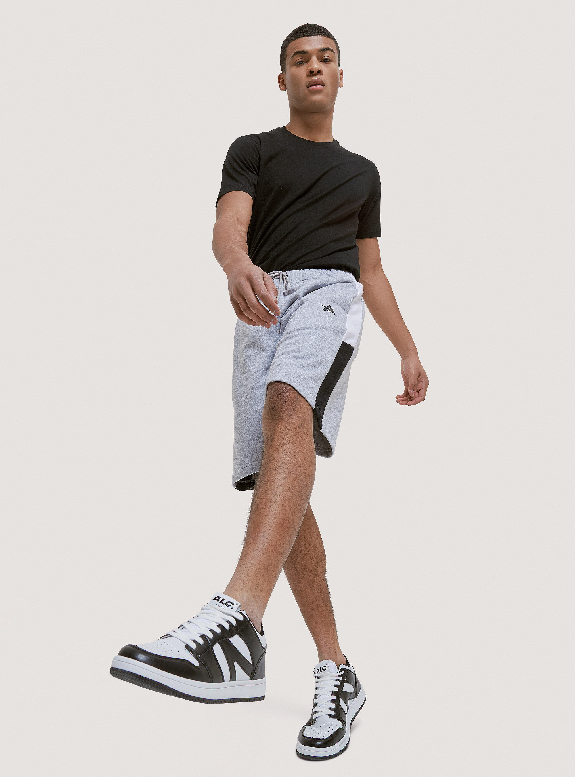 Pantalon de surv&ecirc;tement court en coton avec imprim&eacute;, C143 LIGHT GREY M