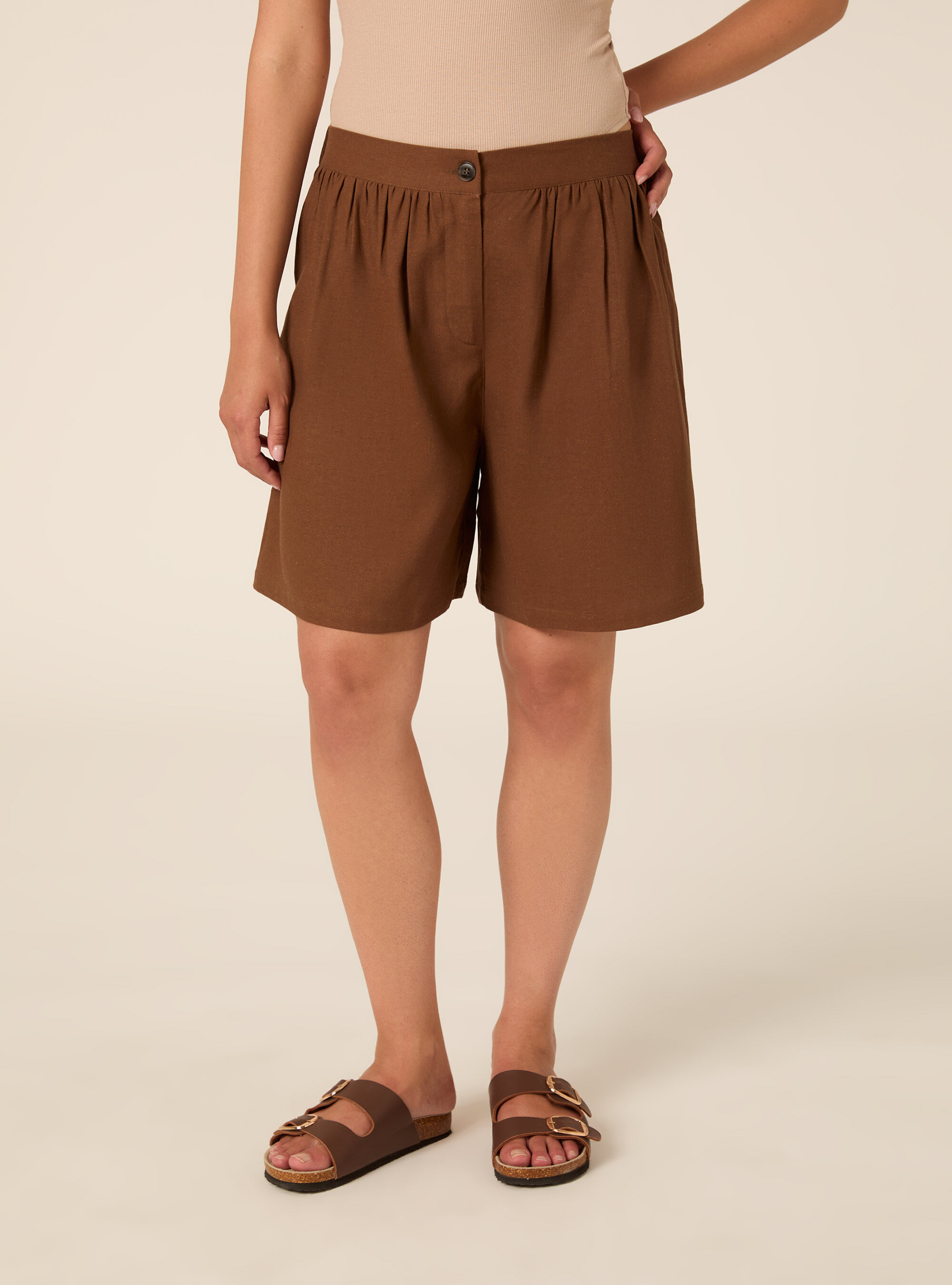Shorts con elastico sul dietro