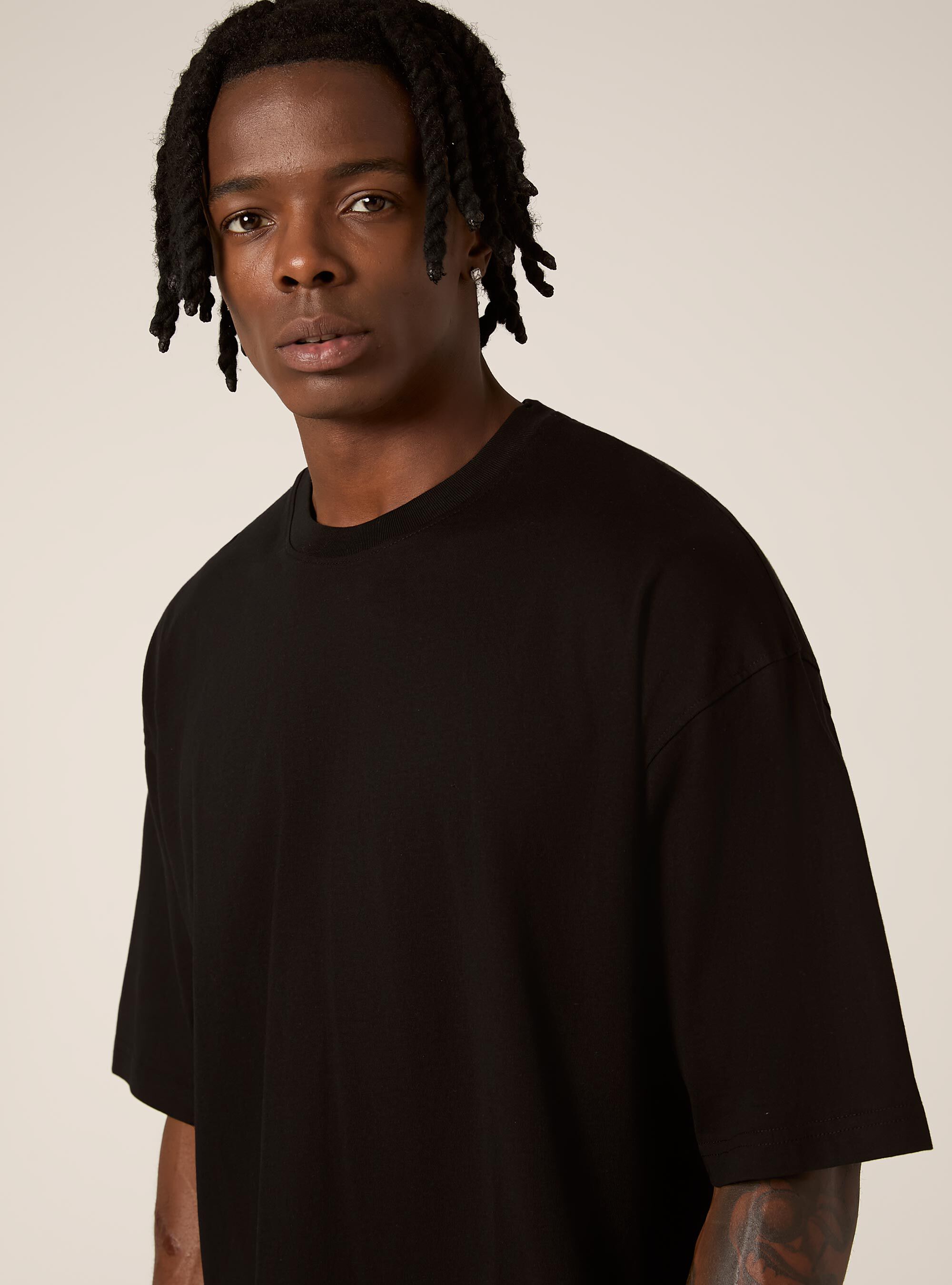 Tee-shirt &agrave; la coupe large, BK1 BLACK