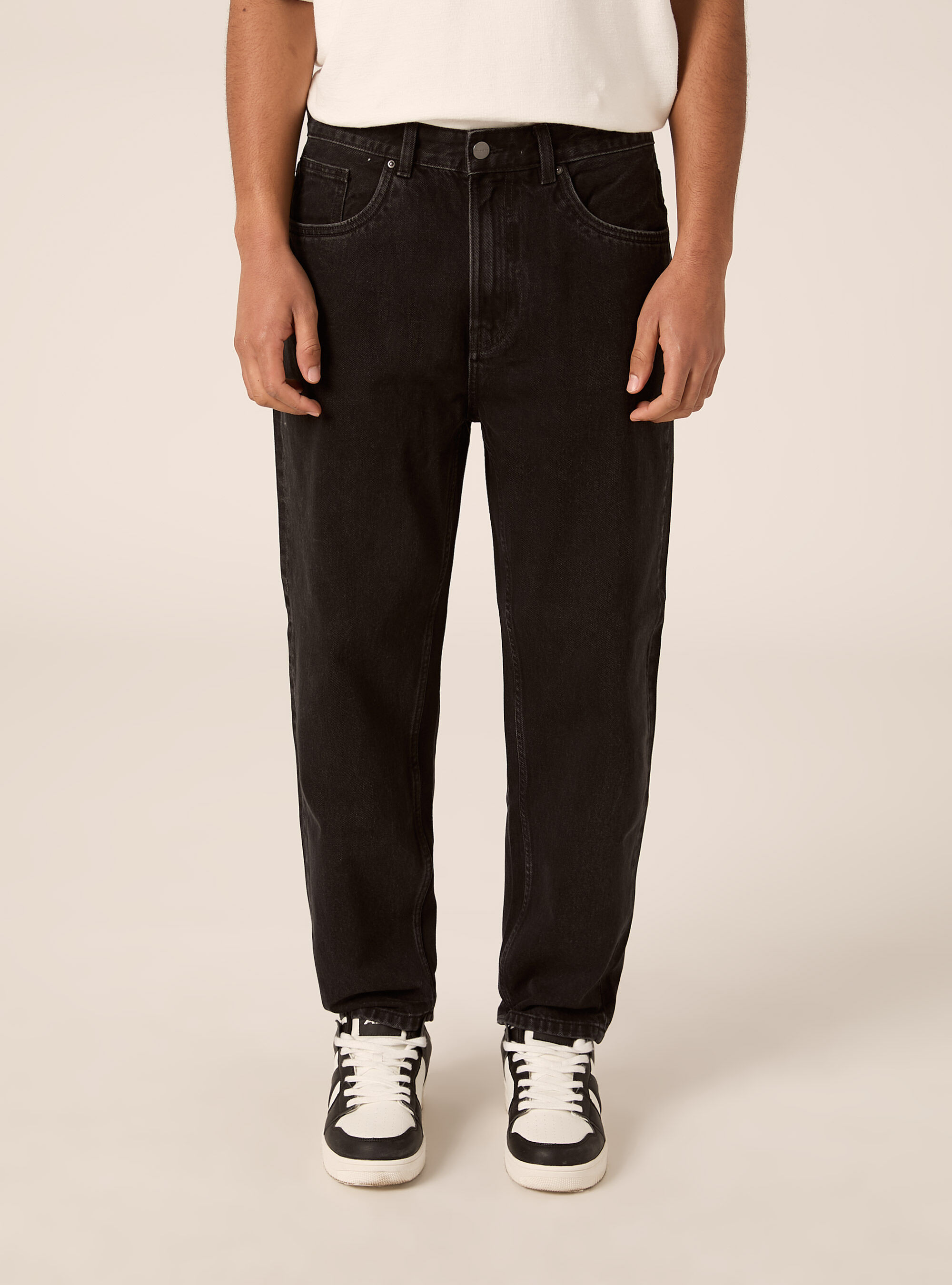 Pantalone loose fit in denim colorato